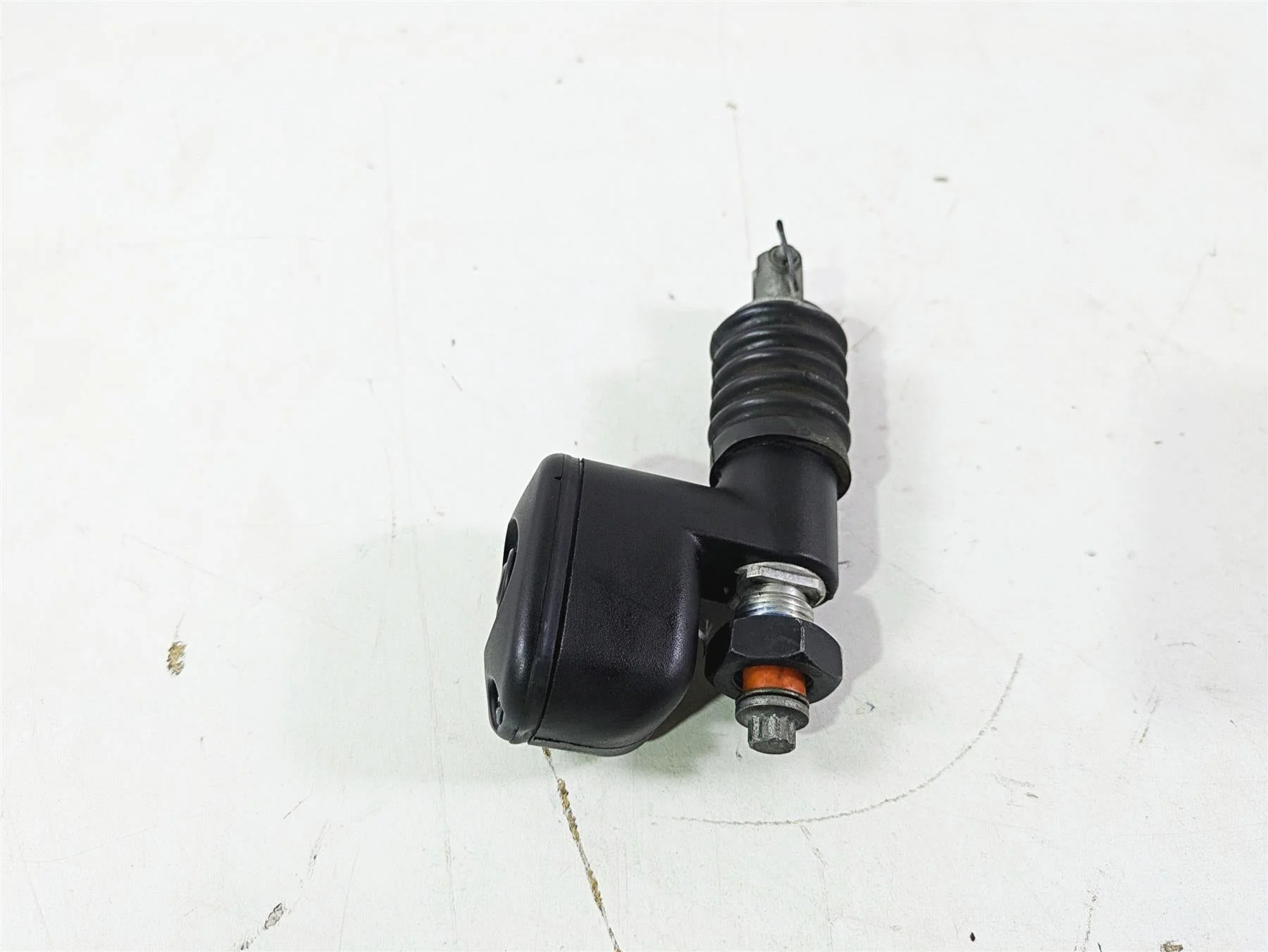 2009 Harley FXCWC Softail Rocker Rear Brake Master Cylinder 41767-05E - Image 5