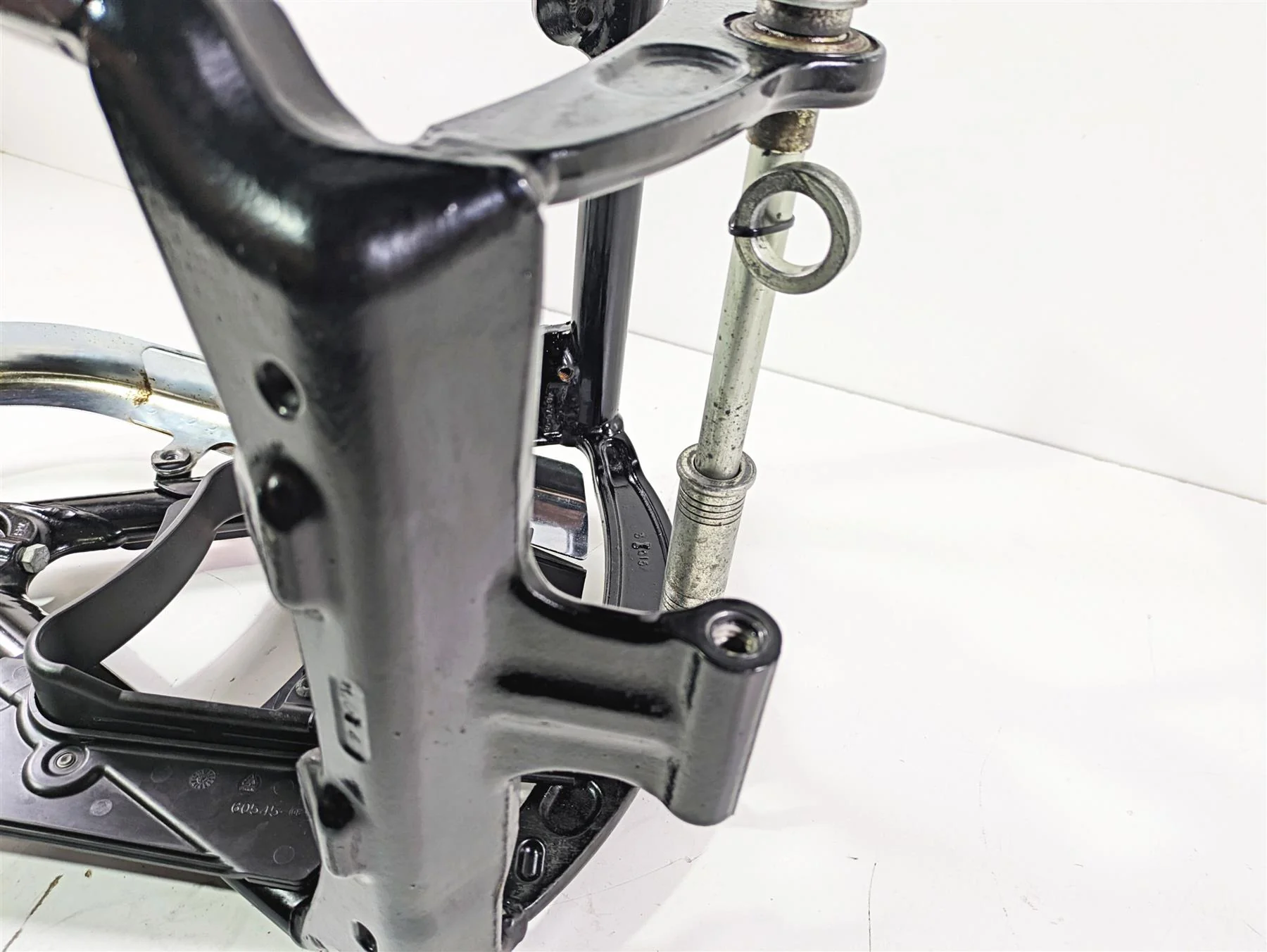 2009 Harley FXCWC Softail Rocker Rear Suspension Swingarm Swing Arm 47694-09 - Image 11