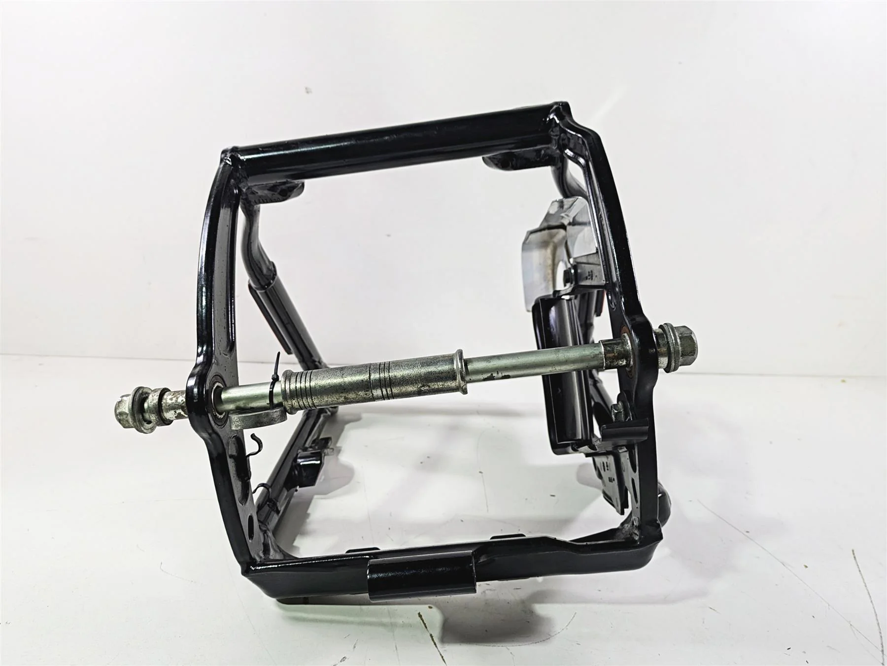2009 Harley FXCWC Softail Rocker Rear Suspension Swingarm Swing Arm 47694-09 - Image 5