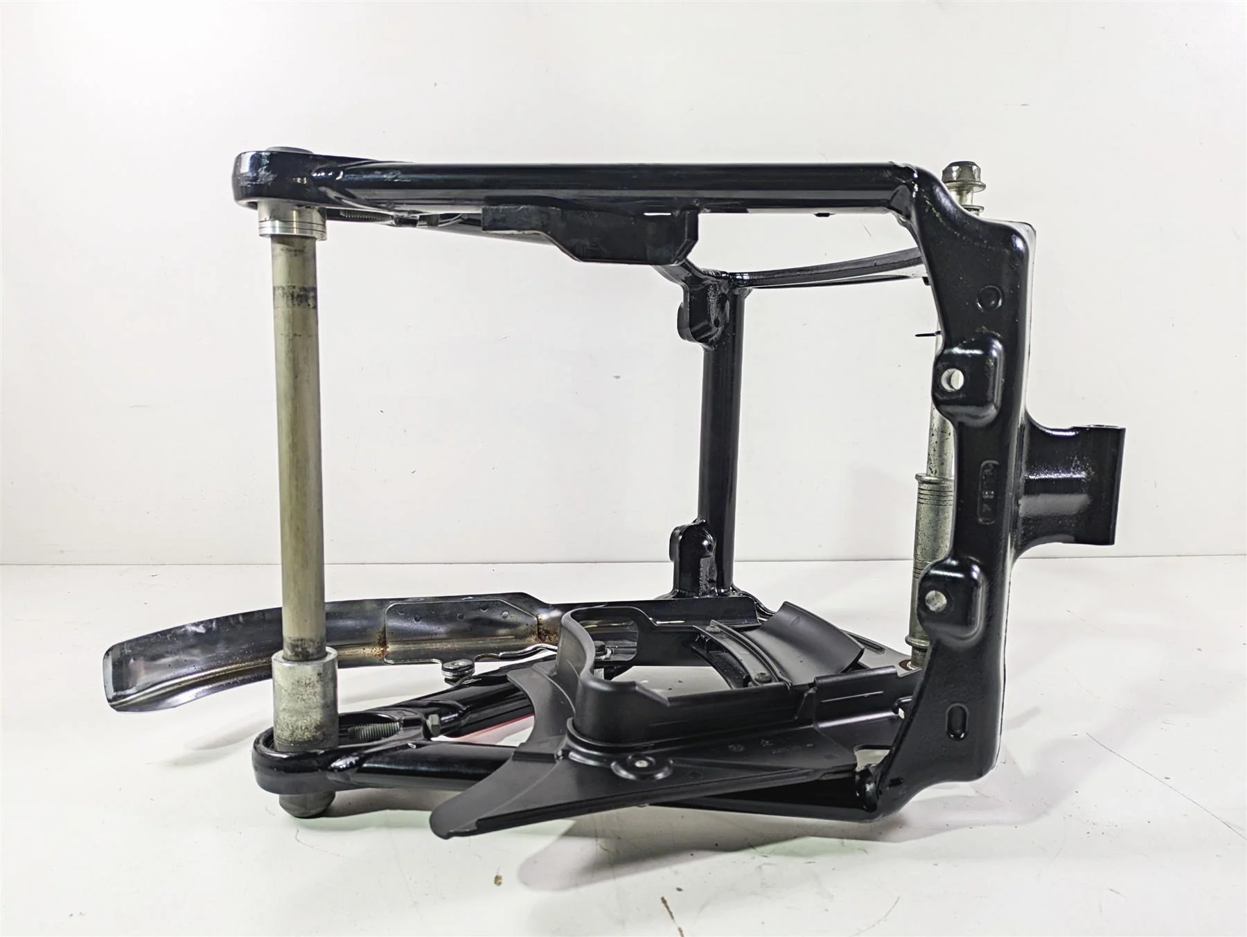 2009 Harley FXCWC Softail Rocker Rear Suspension Swingarm Swing Arm 47694-09 - Image 9