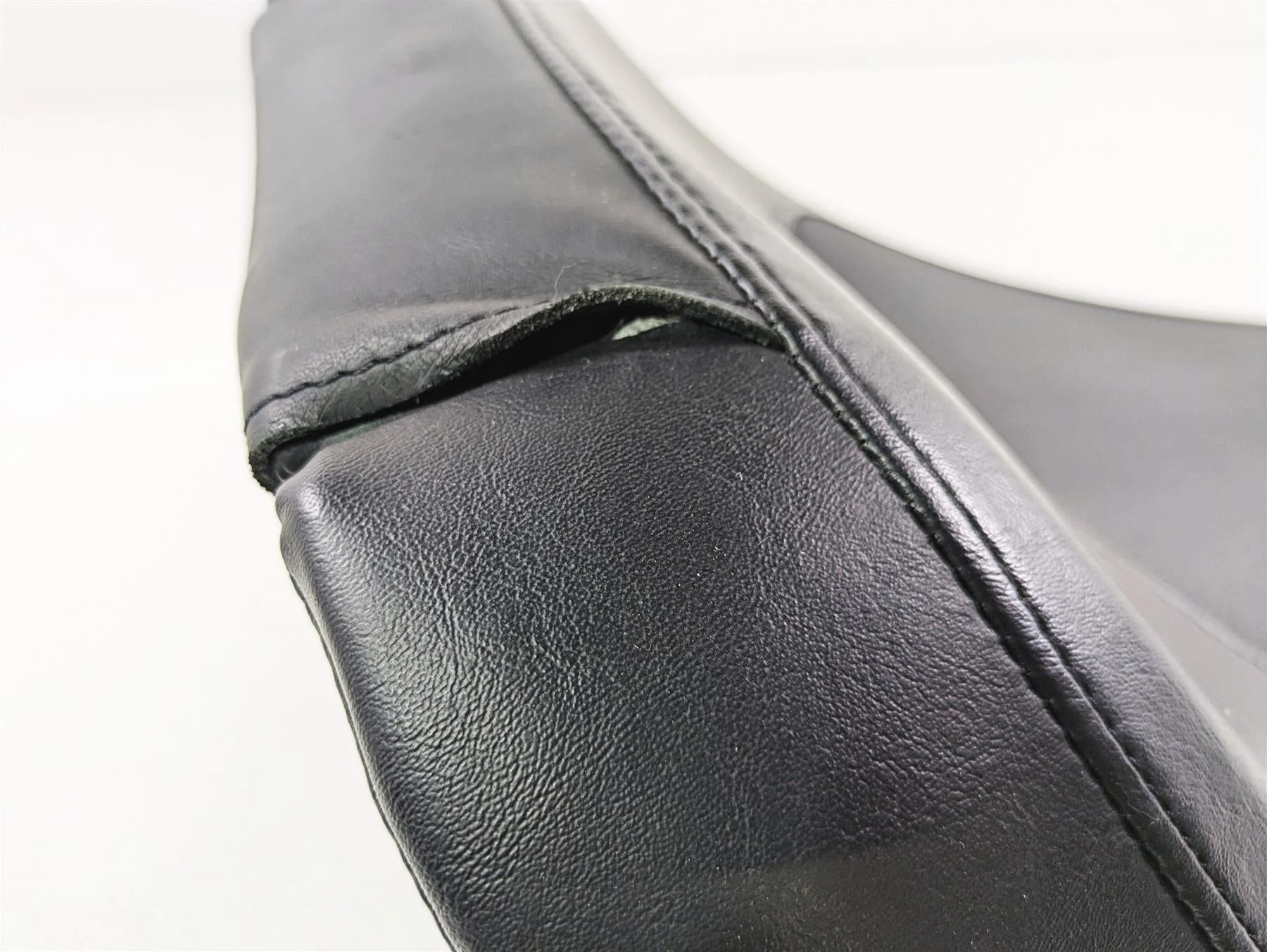 2009 Harley FXCWC Softail Rocker Rider Driver Seat Saddle 51476-08B - Image 10