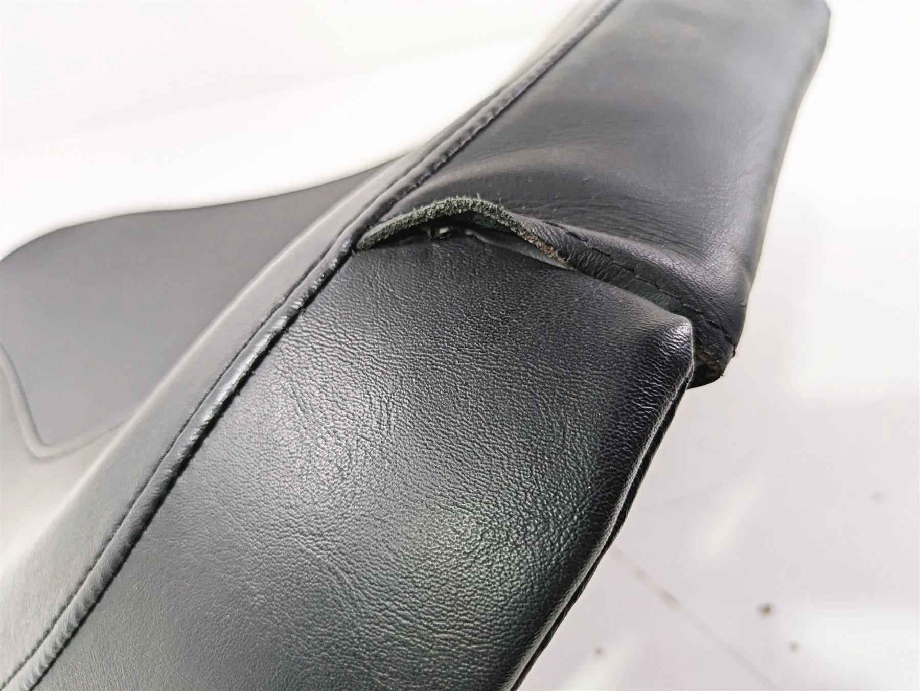 2009 Harley FXCWC Softail Rocker Rider Driver Seat Saddle 51476-08B - Image 11