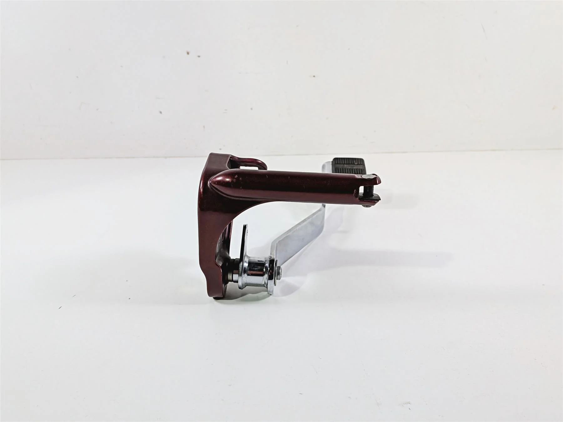2009 Harley FXCWC Softail Rocker Right Front Footpeg Mount - Read 42508-08 - Image 2