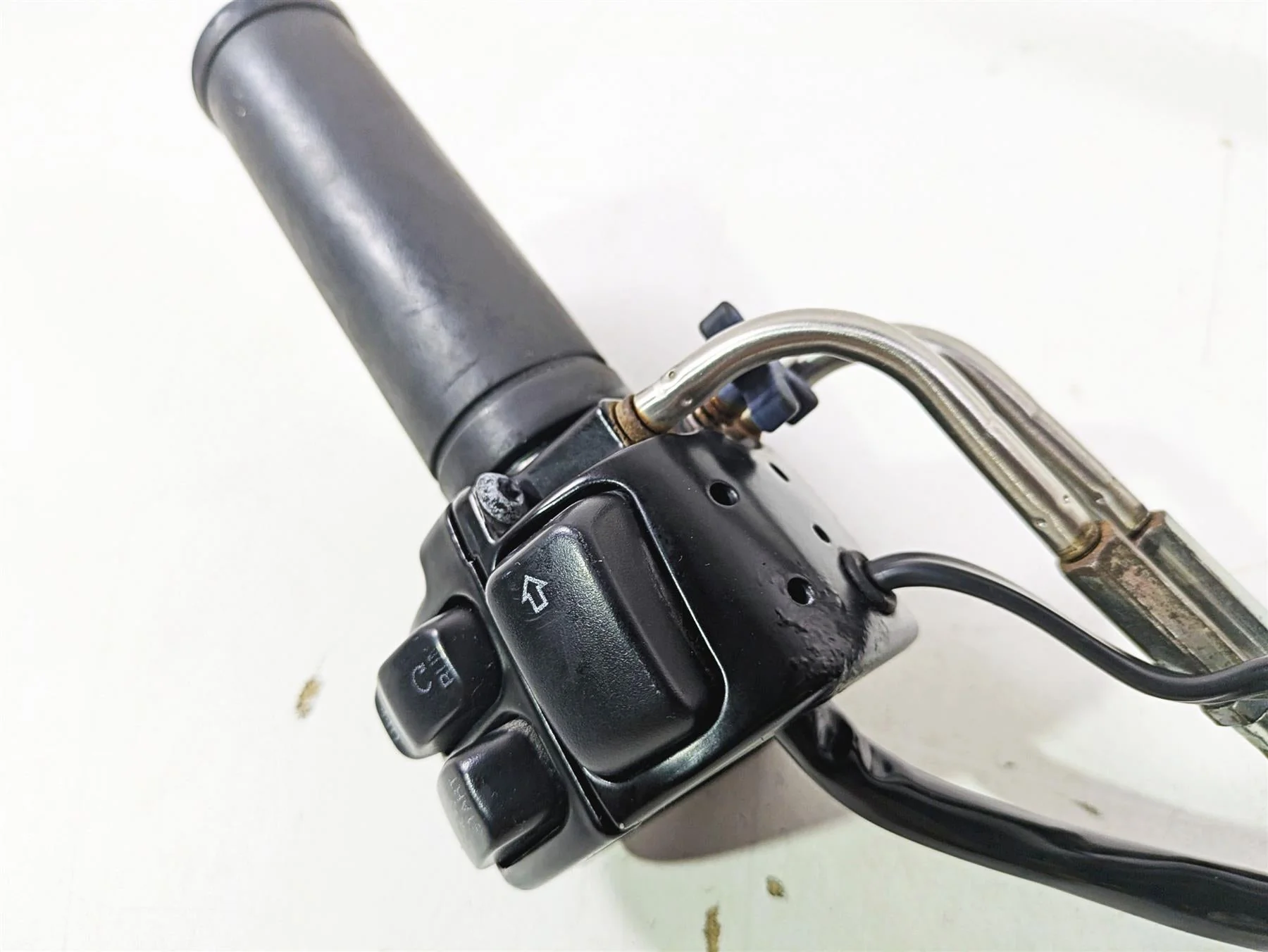 2009 Harley FXCWC Softail Rocker Right Hand Control Switch + Blinker 71684-06A - Image 10
