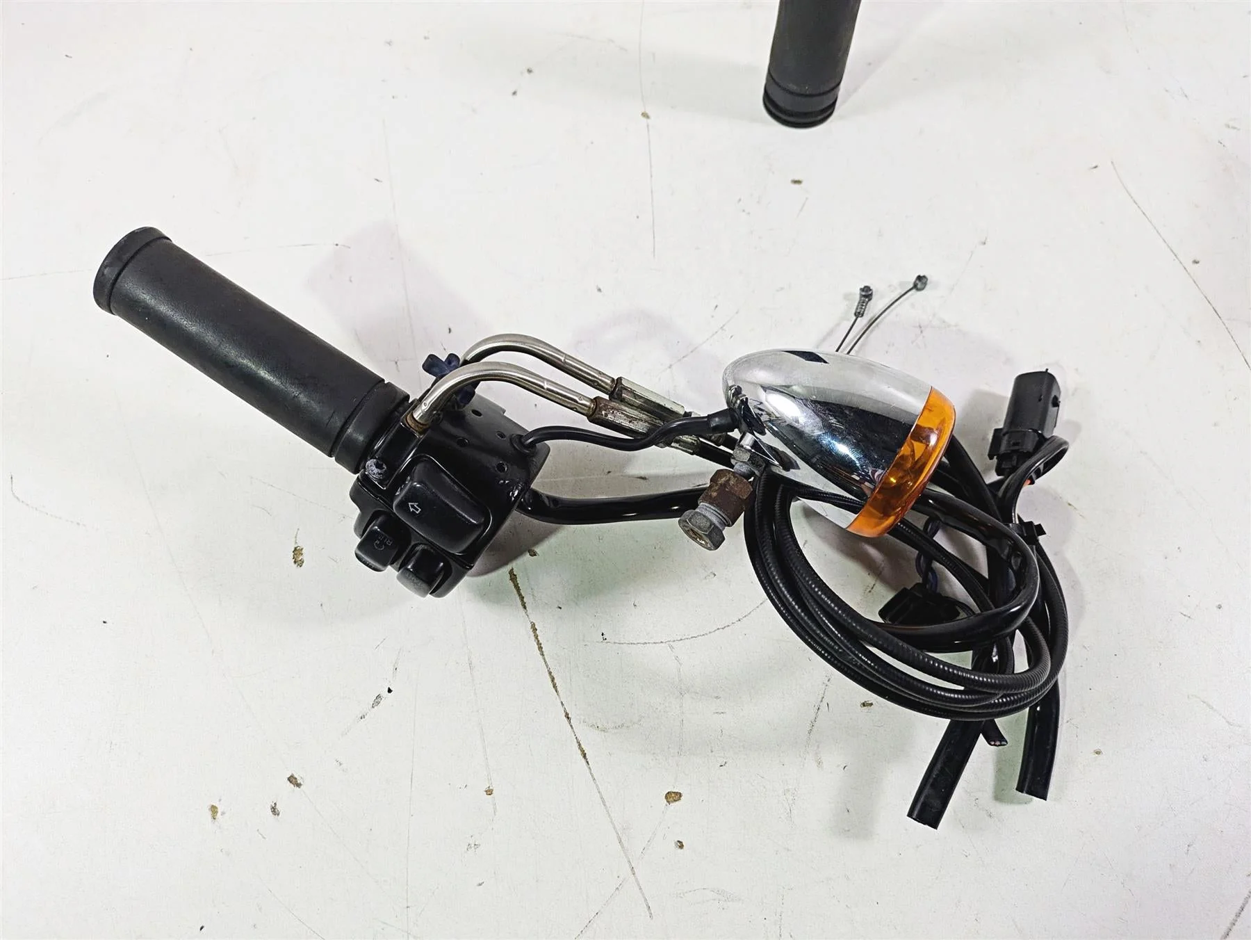 2009 Harley FXCWC Softail Rocker Right Hand Control Switch + Blinker 71684-06A - Image 8