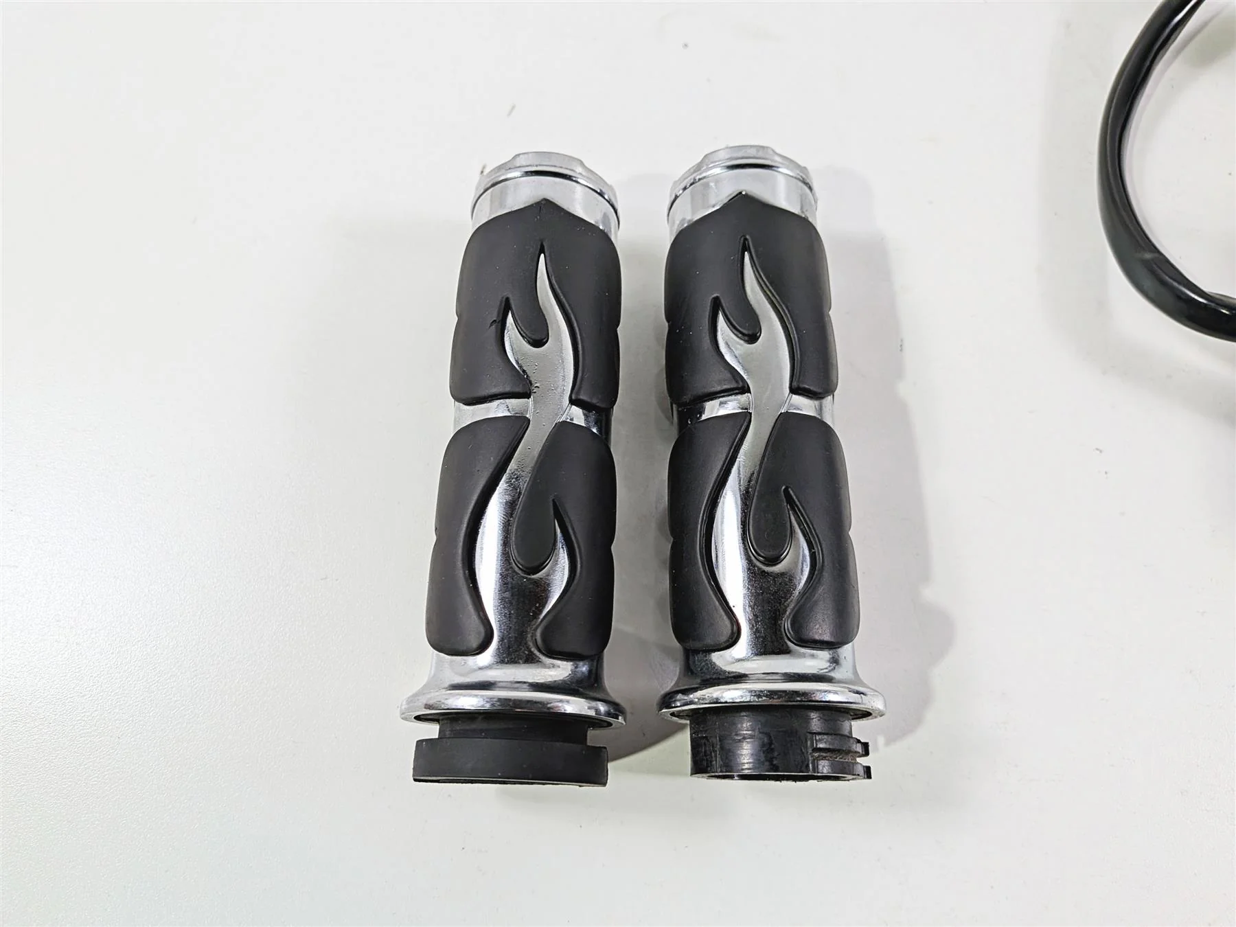 2009 Harley FXCWC Softail Rocker Right Hand Control Switch + Grips 71684-06A - Image 6