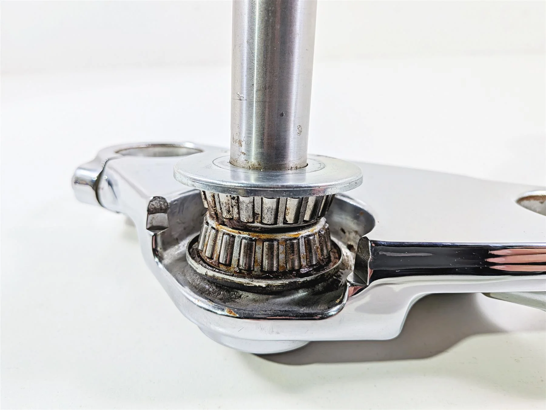 2009 Harley FXCWC Softail Rocker Straight Chrome Lower Triple Tree 46638-08 - Image 7