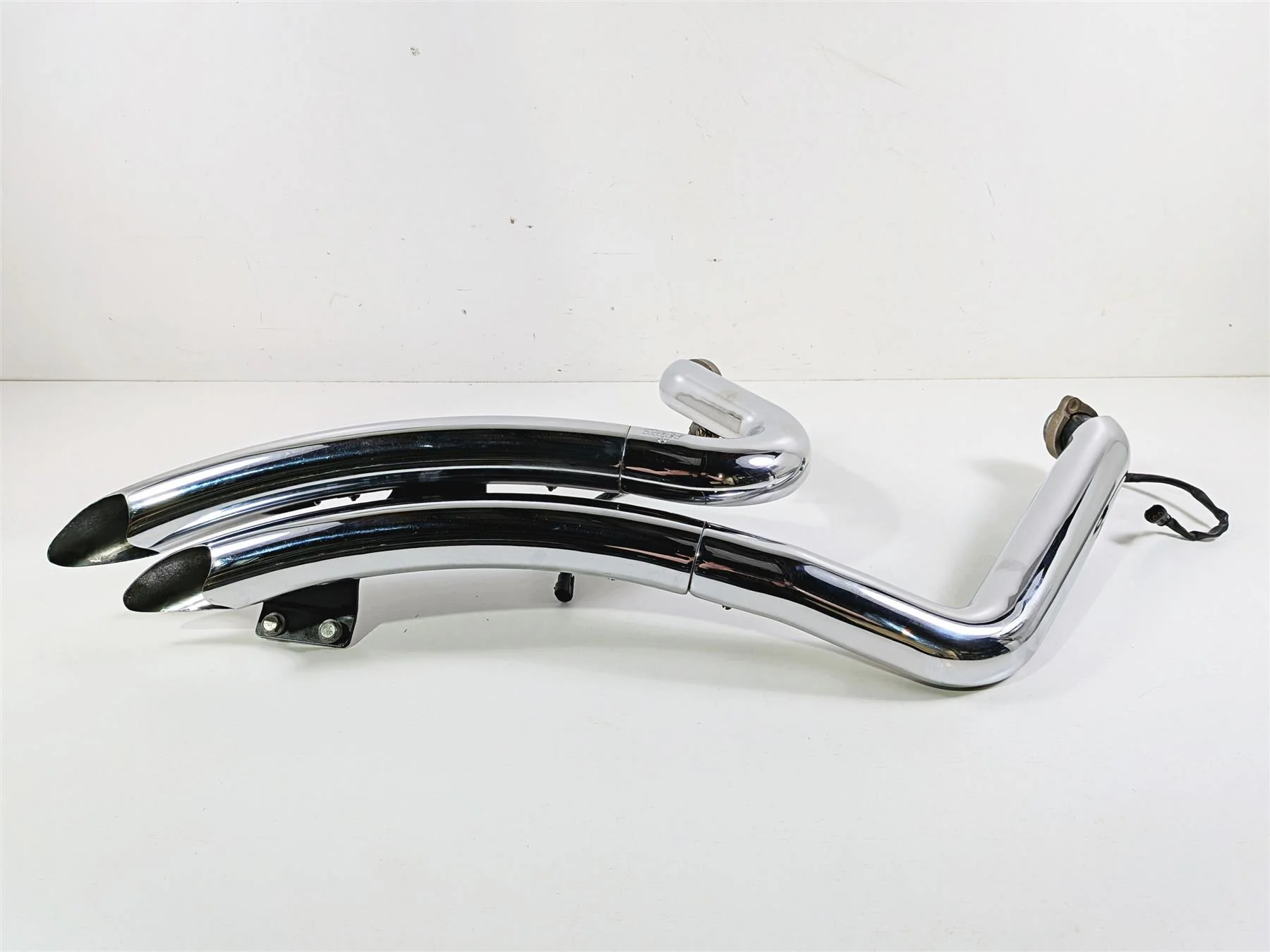 2009 Harley FXCWC Softail Rocker Vance & Hines Big Radius Exhaust System 26079 - Image 2