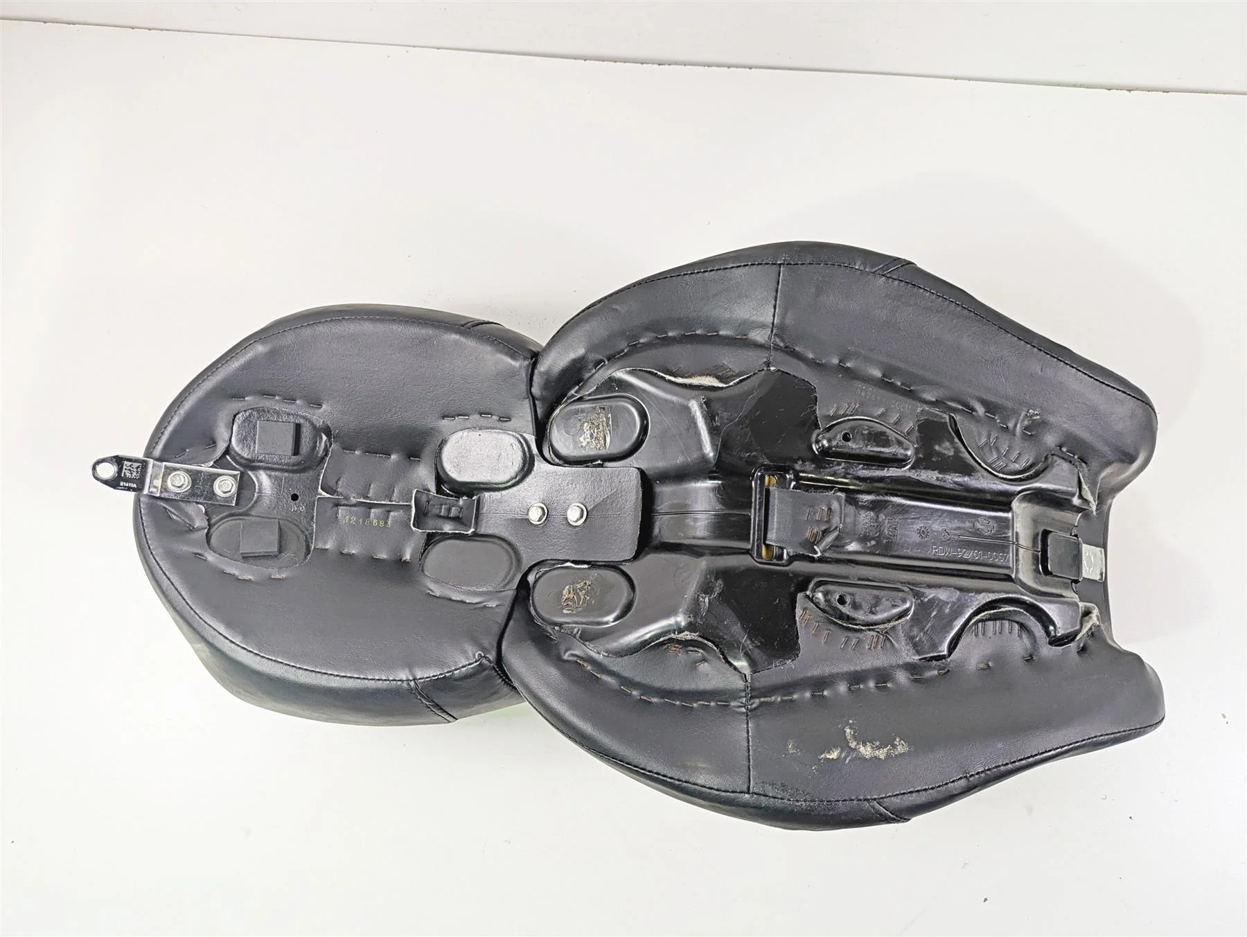 2009 Harley FXDC Dyna Super Glide Front Rear Seat Set 22531 RDW-92/61-0067 - Image 6