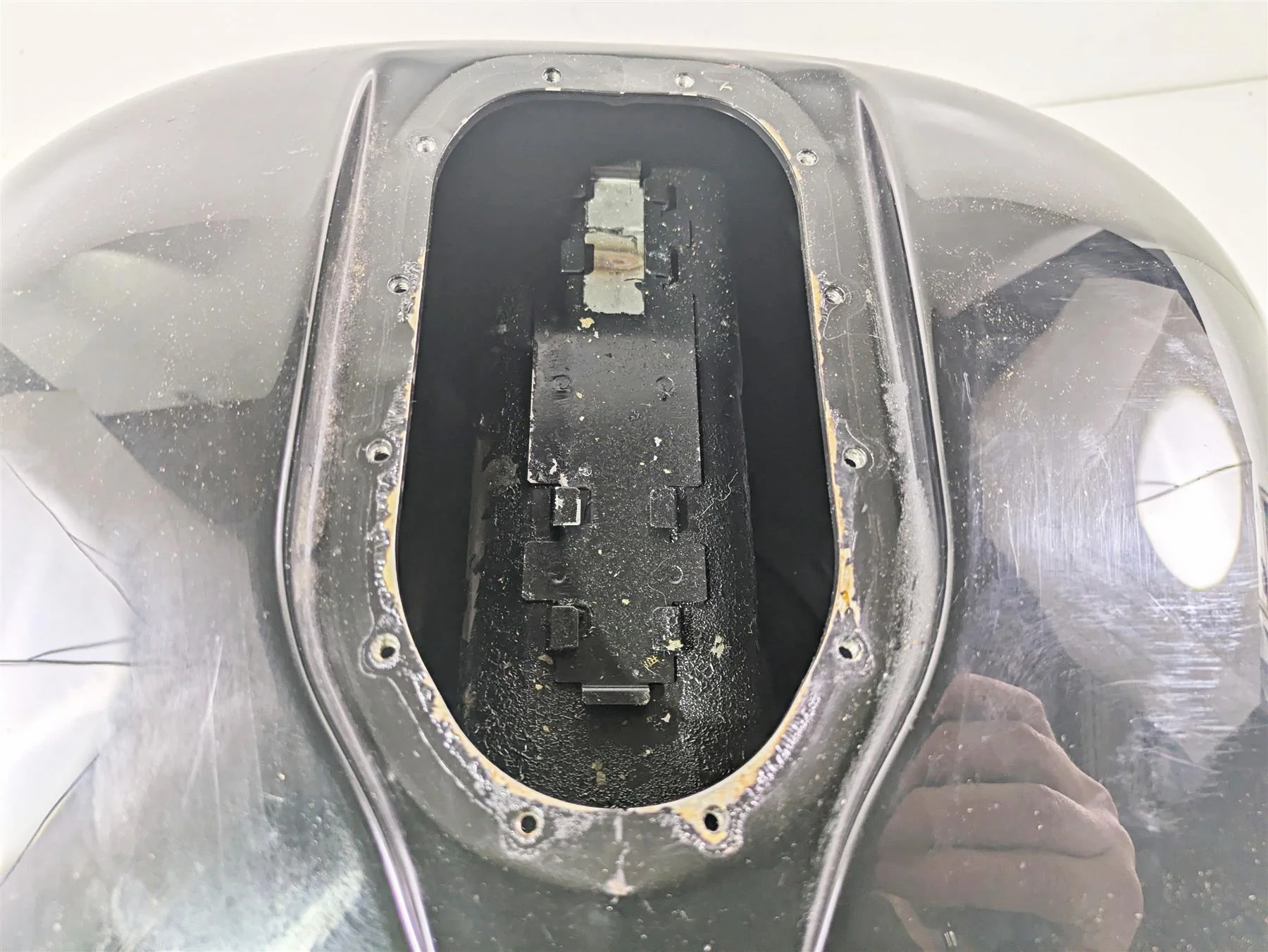 2009 Harley FXDC Dyna Super Glide Fuel Gas Petrol Tank Reservoir - Read 61590-04B - Image 8