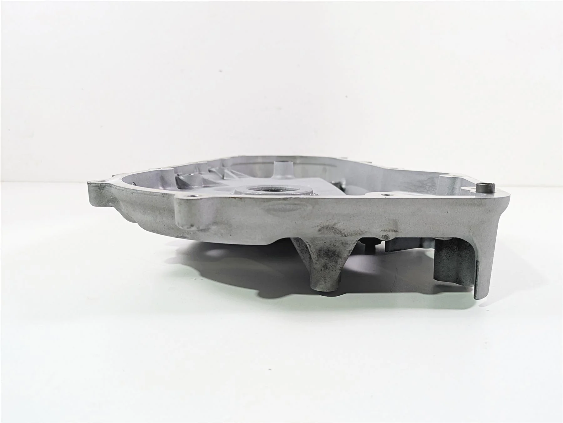2009 Harley FXDC Dyna Super Glide Inner Primary Drive Clutch Cover Mid 60681-06B - Image 5