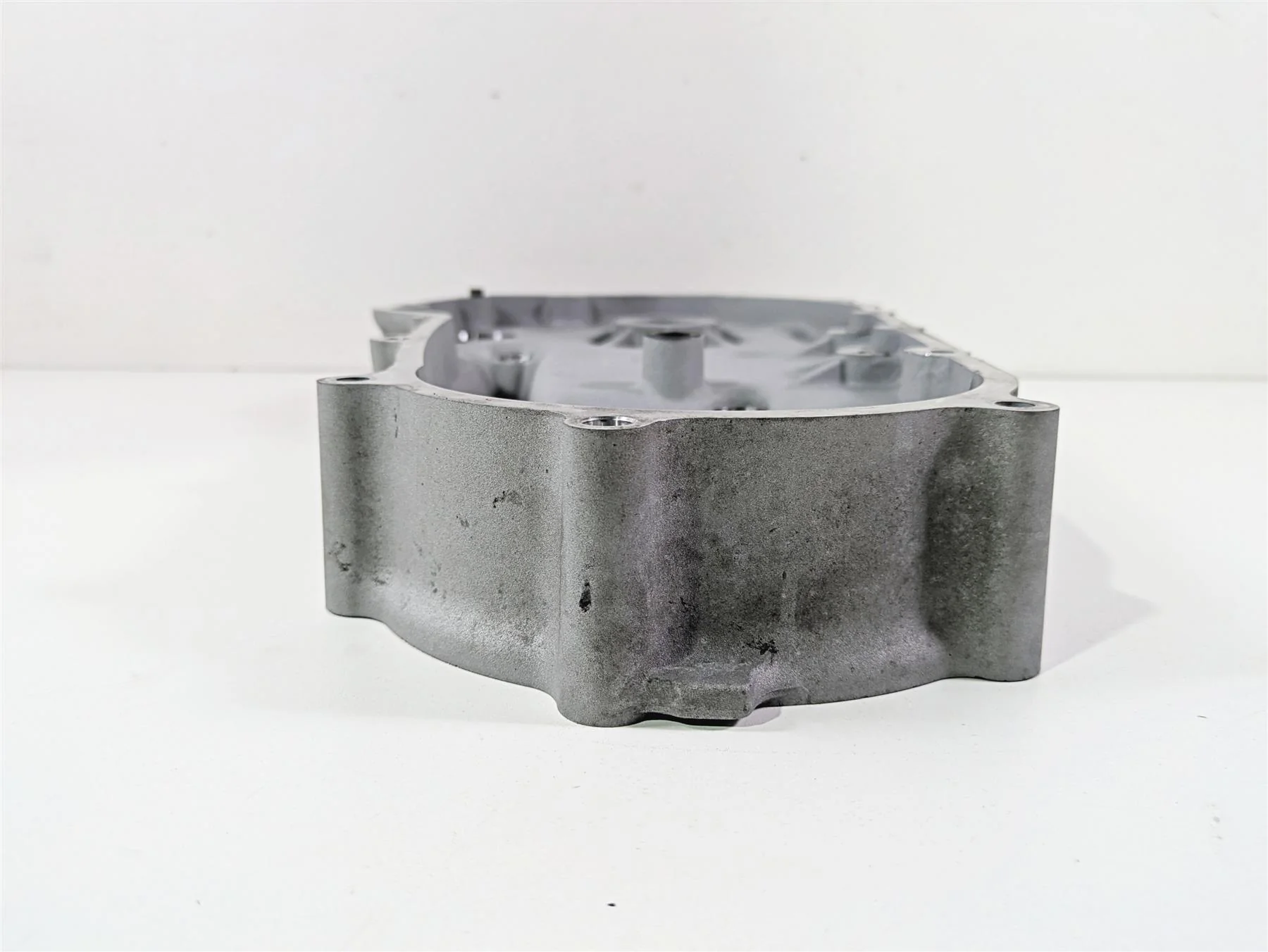 2009 Harley FXDC Dyna Super Glide Inner Primary Drive Clutch Cover Mid 60681-06B - Image 7