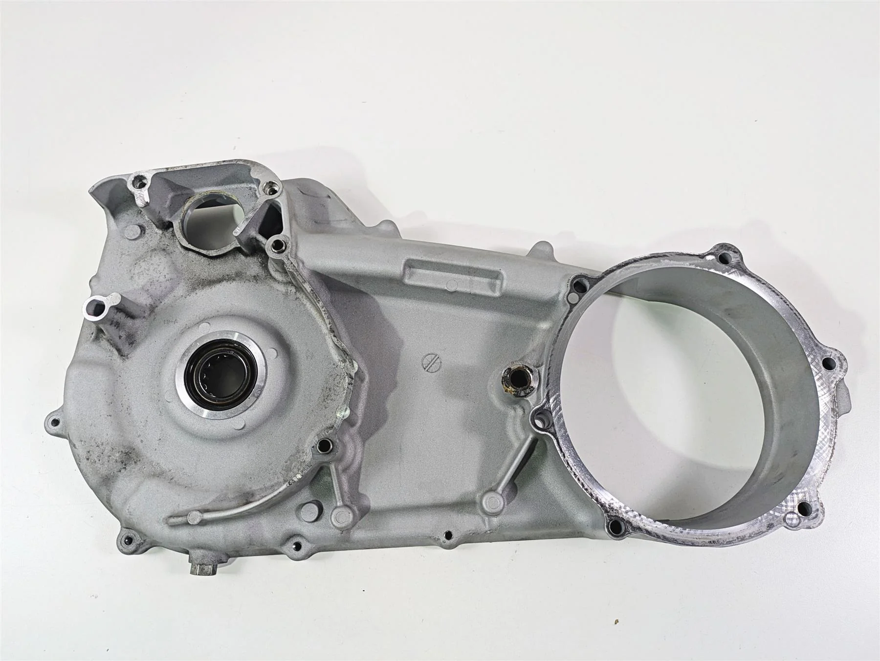 2009 Harley FXDC Dyna Super Glide Inner Primary Drive Clutch Cover Mid 60681-06B - Image 8