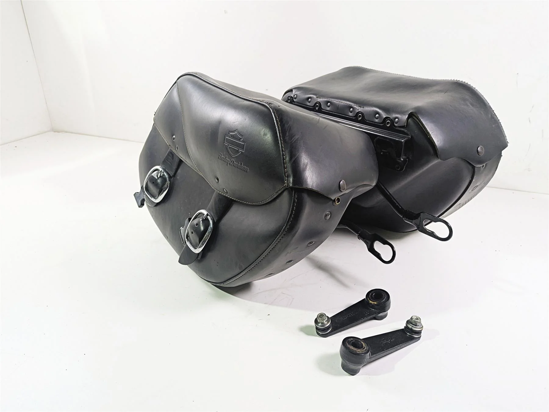 2009 Harley FXDC Dyna Super Glide Left Right Saddlebag & Mounts Set 90182-08