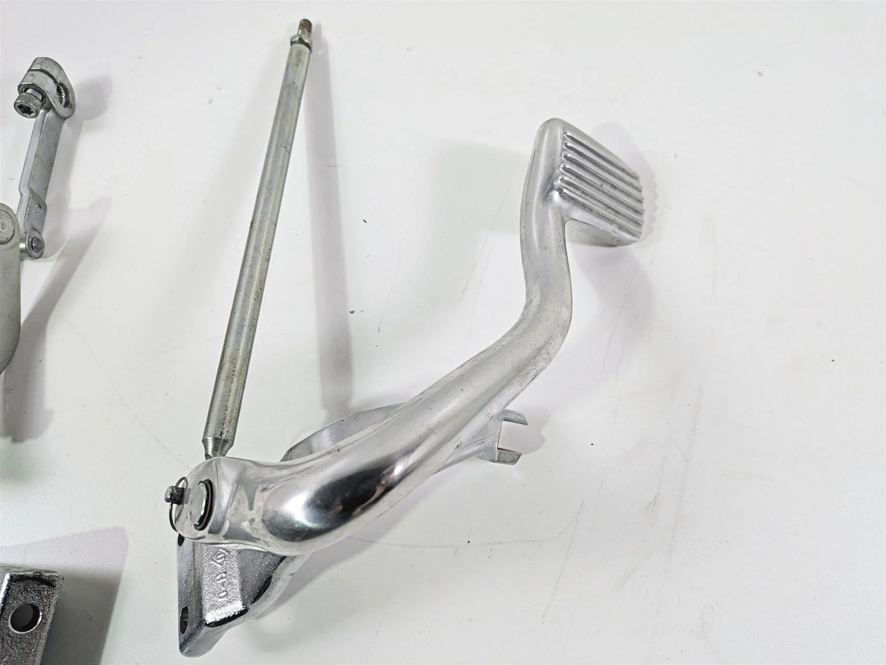 2009 Harley FXDC Dyna Super Glide Mid Foot Peg Mounts + Shifter & Brake Lever - Image 2