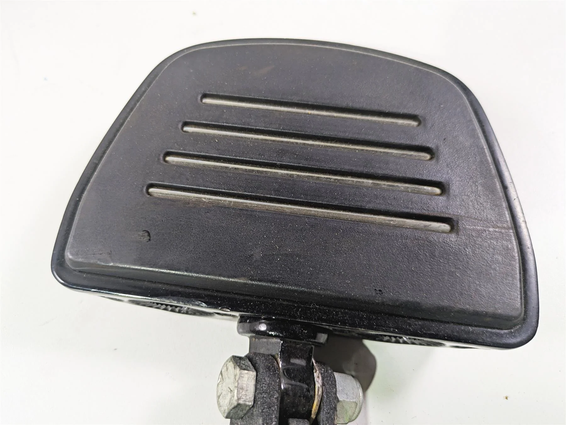 2009 Harley FXDC Dyna Super Glide Passenger Floorboard + Mount Set 49230-06 - Image 3