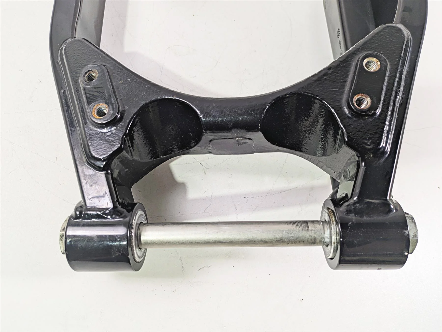 2009 Harley FXDC Dyna Super Glide Rear Swingarm + Axle & Belt Guards 47820-06 - Image 7