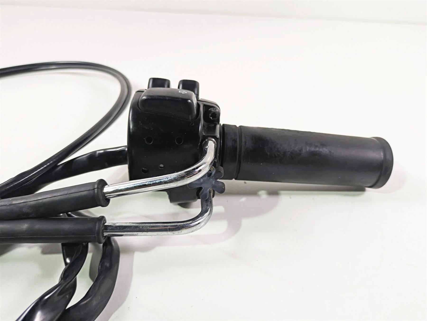 2009 Harley FXDC Dyna Super Glide Right Hand Throttle Control Switch 71684-06A - Image 2