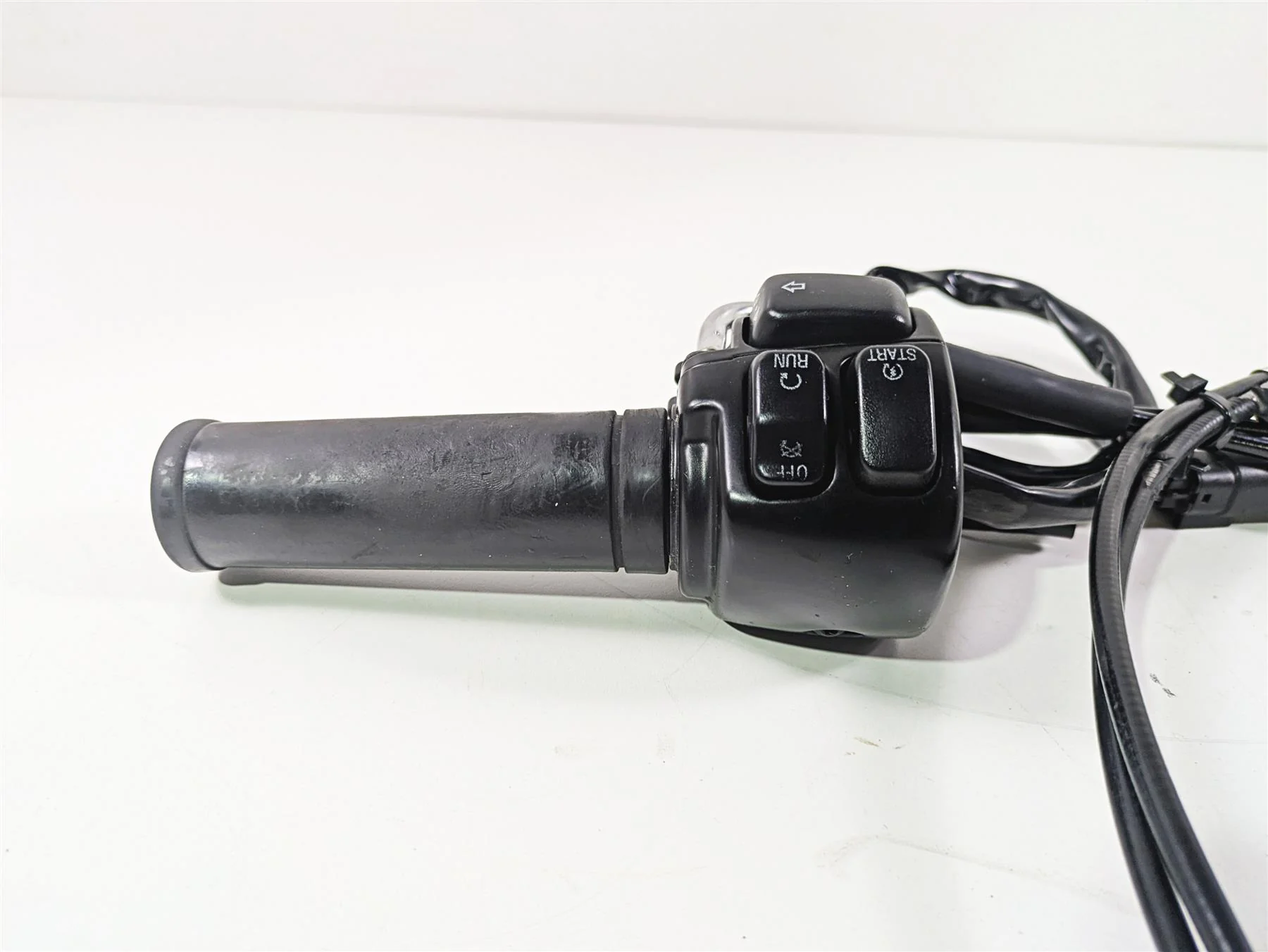 2009 Harley FXDC Dyna Super Glide Right Hand Throttle Control Switch 71684-06A - Image 4