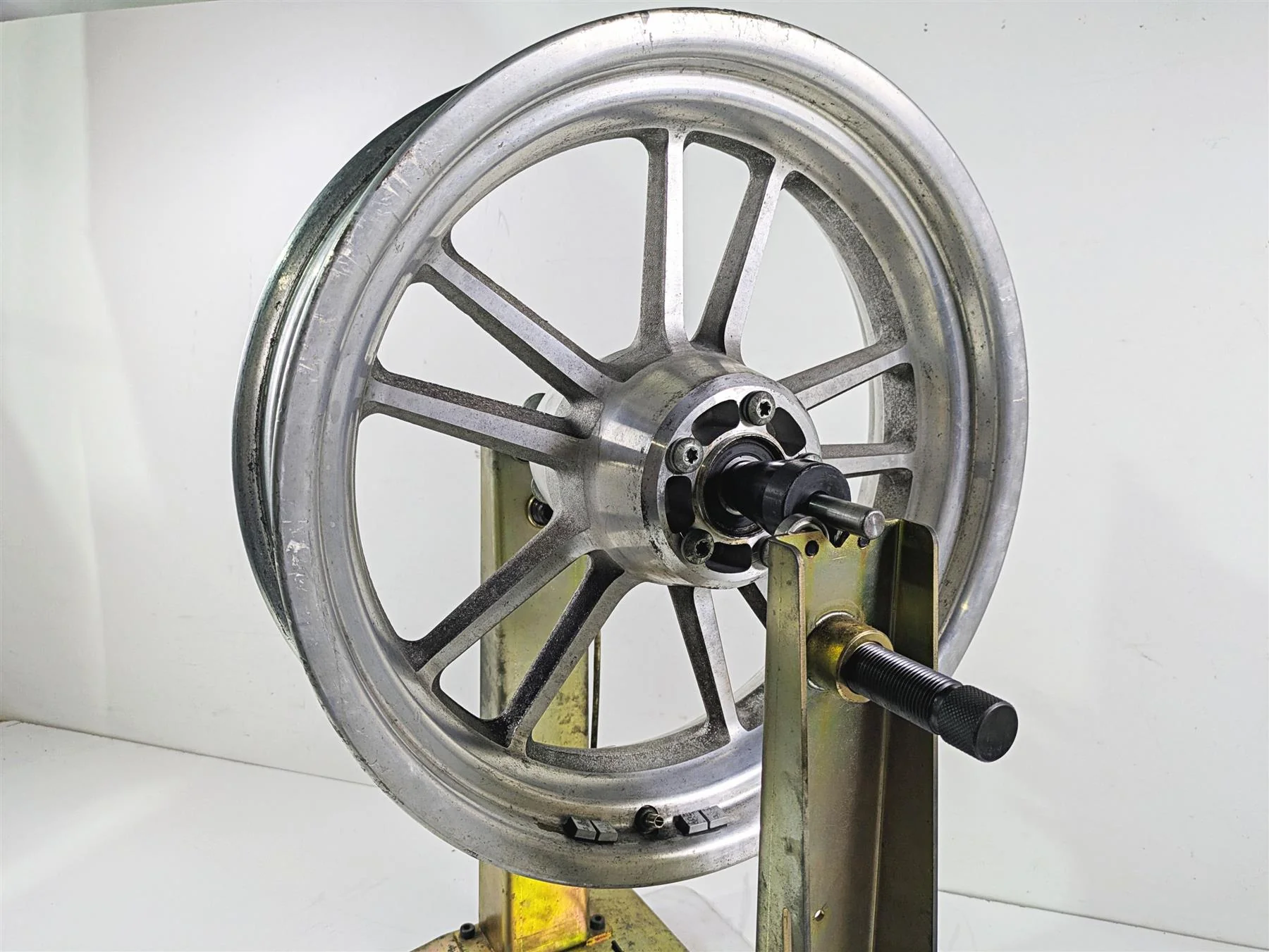 2009 Harley FXDC Dyna Super Glide Straight 17x4.5 Rear Wheel Mag Rim 40987-08 - Image 8
