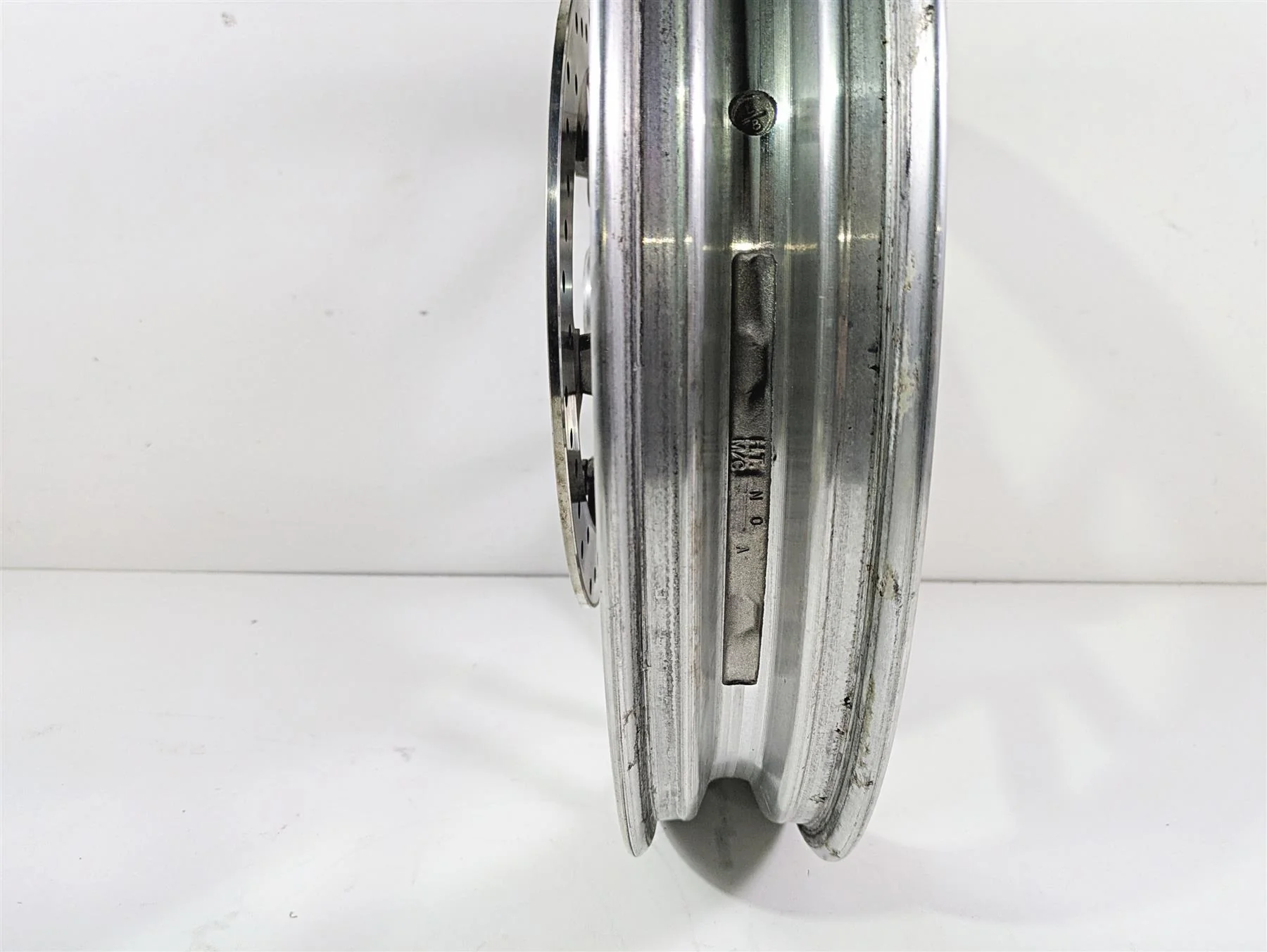 2009 Harley FXDC Dyna Super Glide Straight 19x2.5 Front Wheel Mag Rim 43655-08 - Image 4