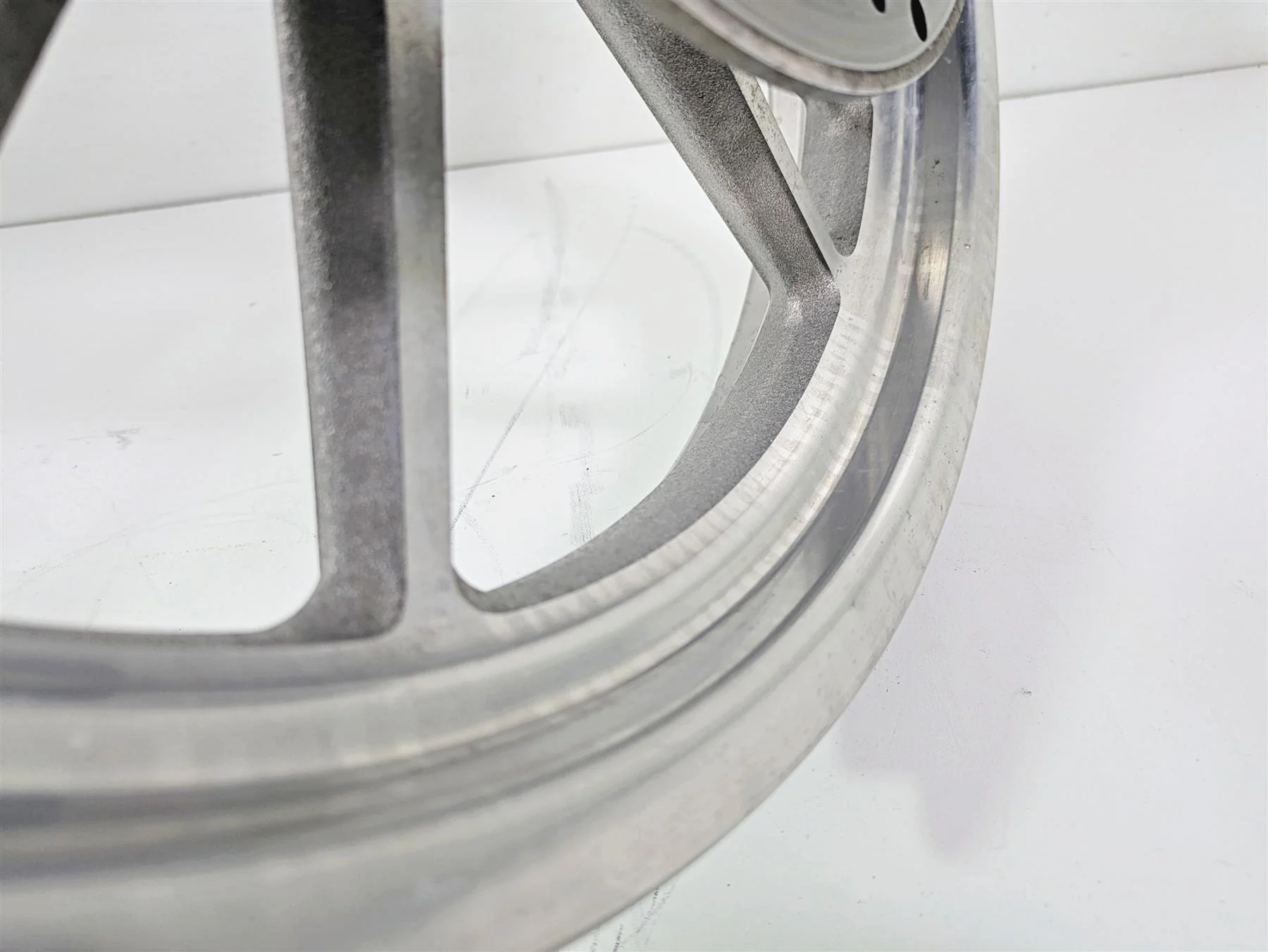 2009 Harley FXDC Dyna Super Glide Straight 19x2.5 Front Wheel Mag Rim 43655-08 - Image 9