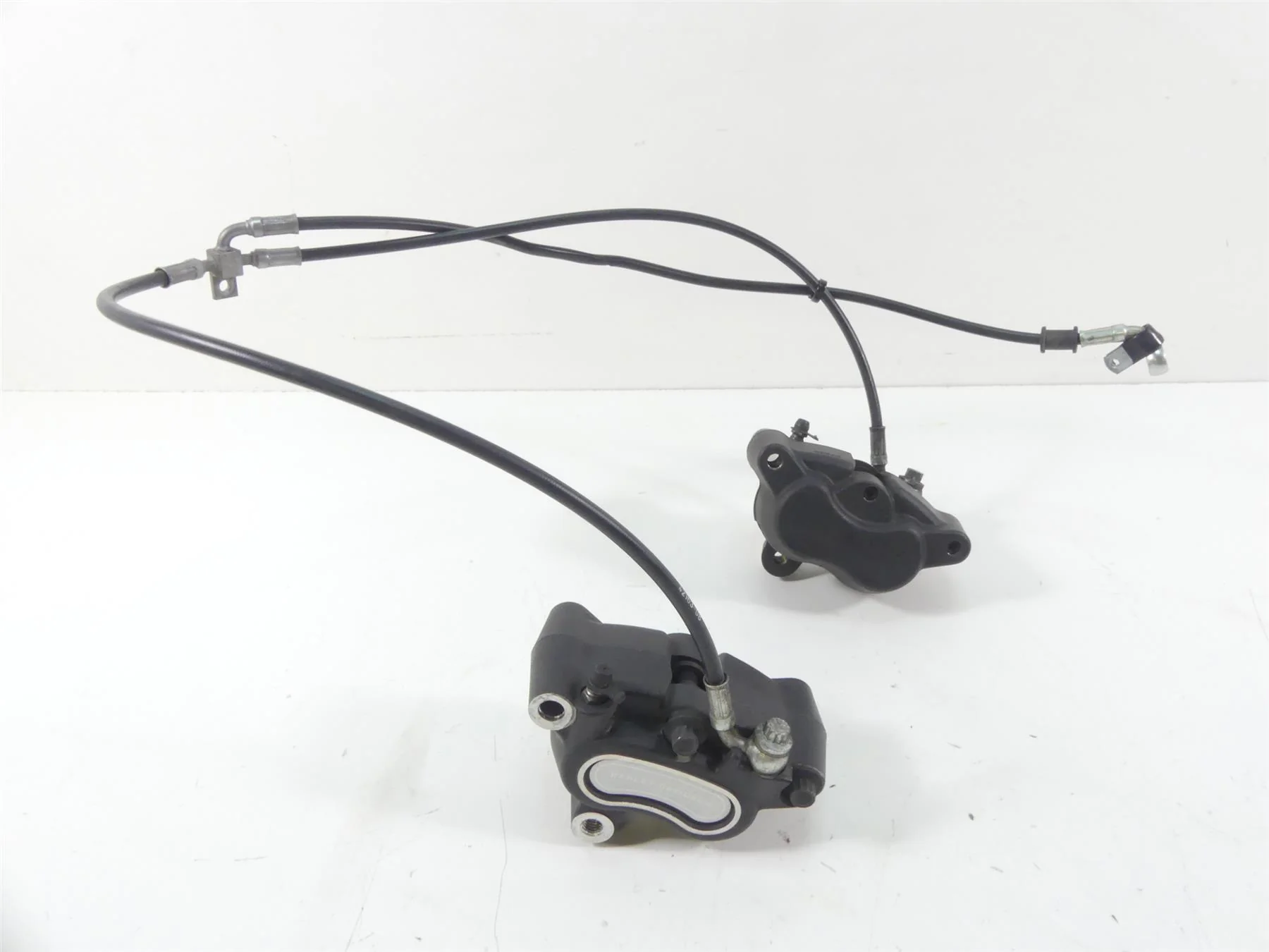 2009 Harley FXDF Dyna Fat Bob Front Brake Caliper Set + Lines 44046-08 44487-08 - Image 2