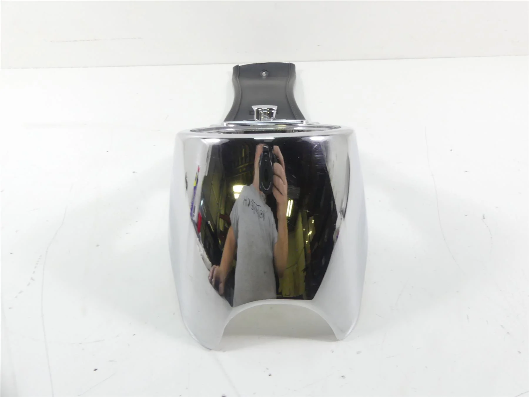 2009 Harley FXDF Dyna Fat Bob Fuel Tank Dash Cover + Ign Switch - Read 71211-04A - Image 4