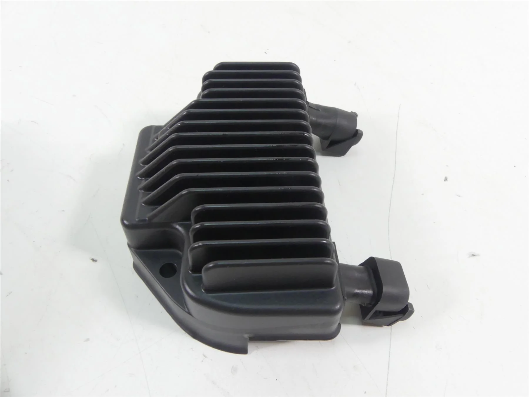 2009 Harley FXDF Dyna Fat Bob Rectifier Voltage Regulator 74631-08A - Image 2