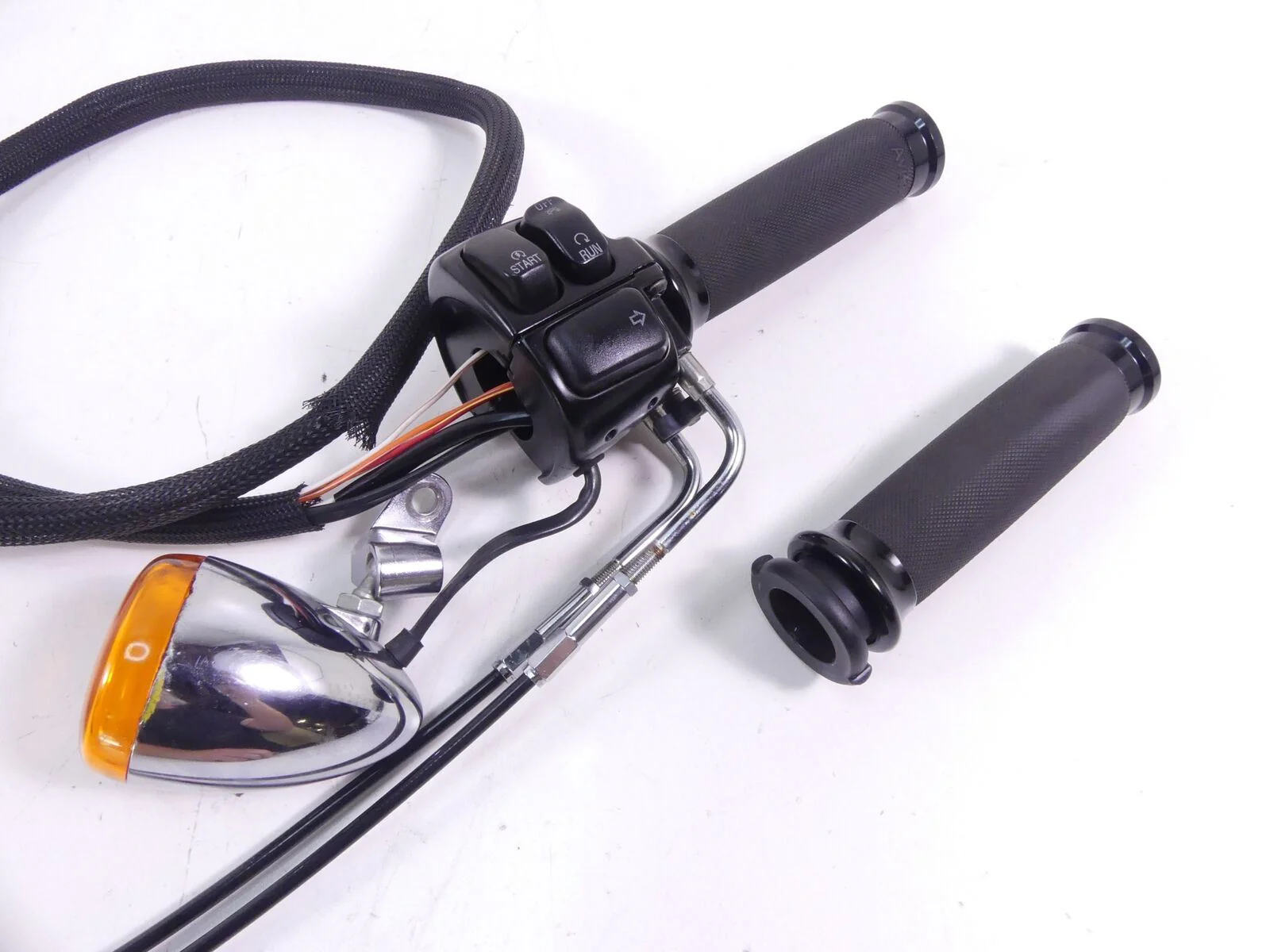 2009 Harley FXDF Dyna Fat Bob Right Throttle Control Switch & Blinker 71684-06A - Image 3