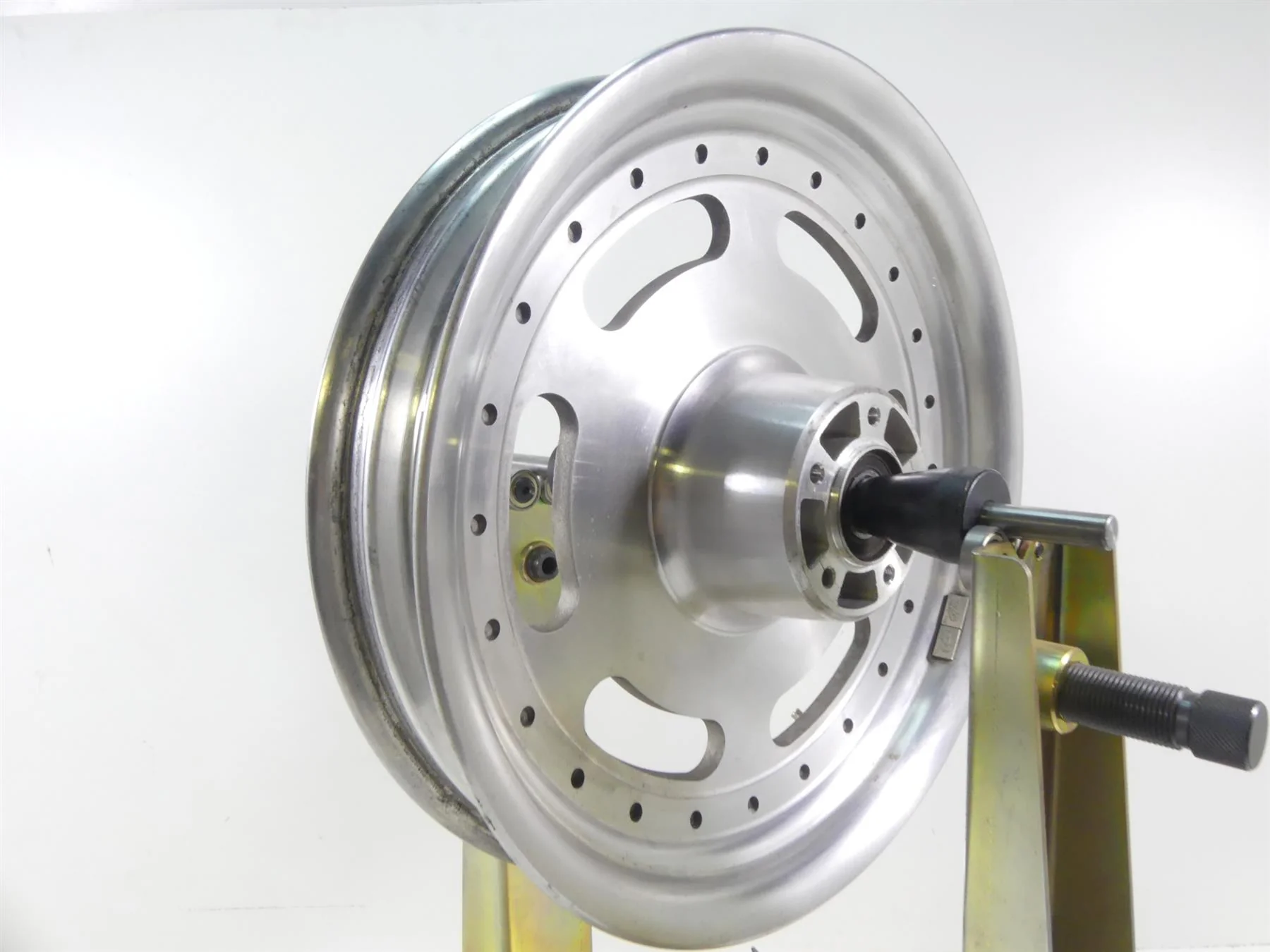 2009 Harley FXDF Dyna Fat Bob Straight Front Slot Wheel Rim 16x3 43300172 - Image 4