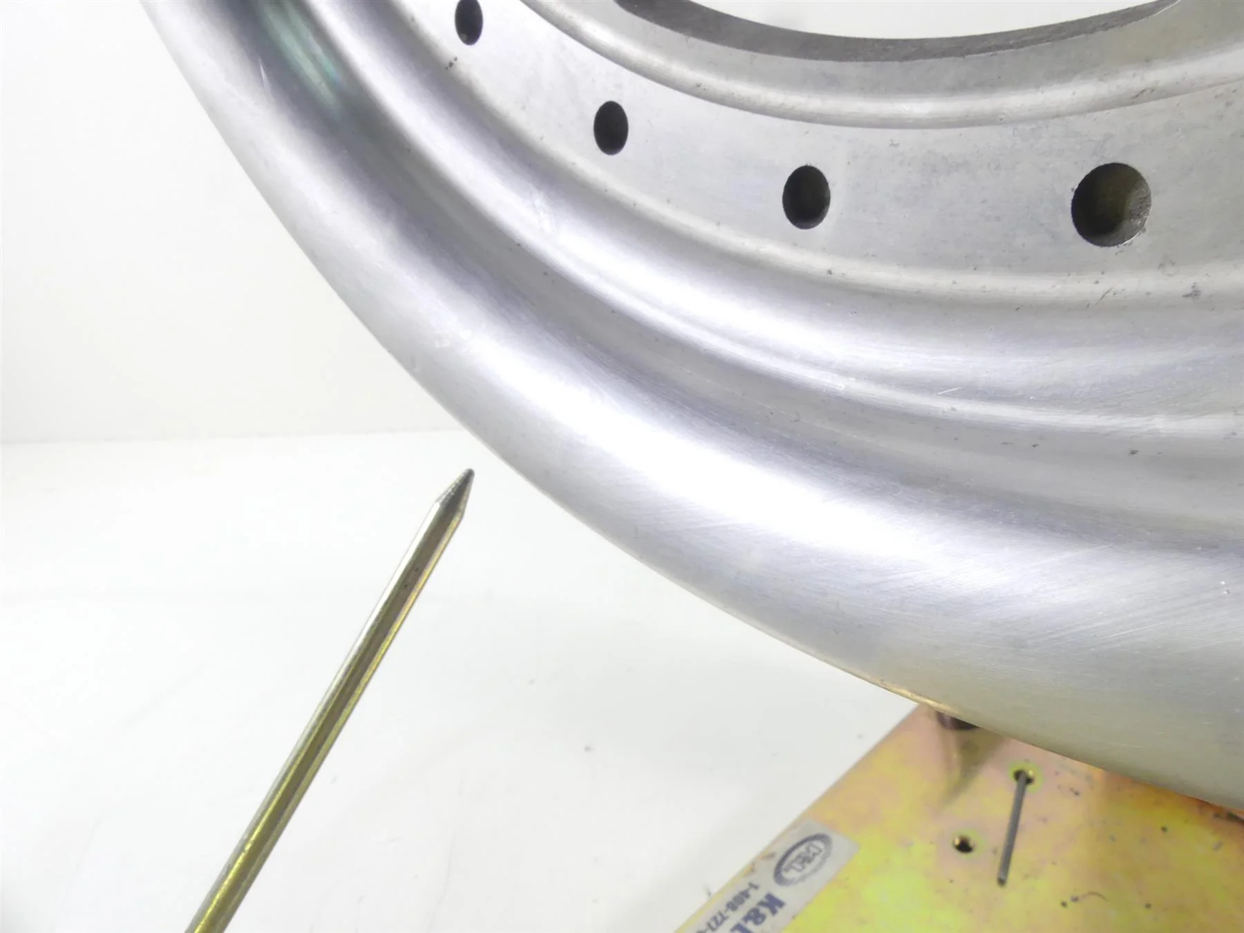 2009 Harley FXDF Dyna Fat Bob Straight Front Slot Wheel Rim 16x3 43300172 - Image 9