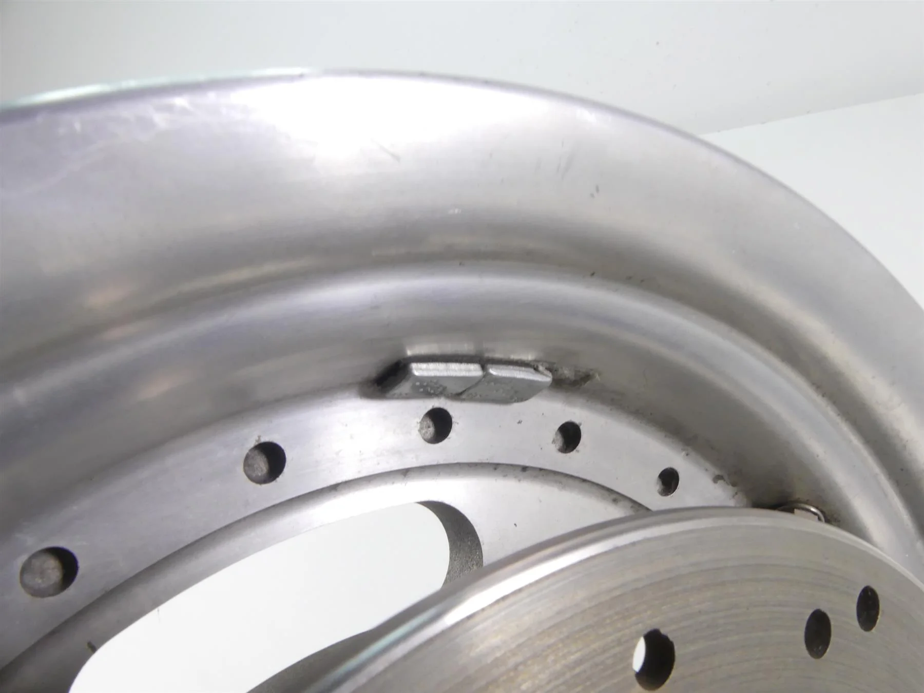 2009 Harley FXDF Dyna Fat Bob Straight Rear Slot Wheel Rim 16x5 40900179 - Image 12