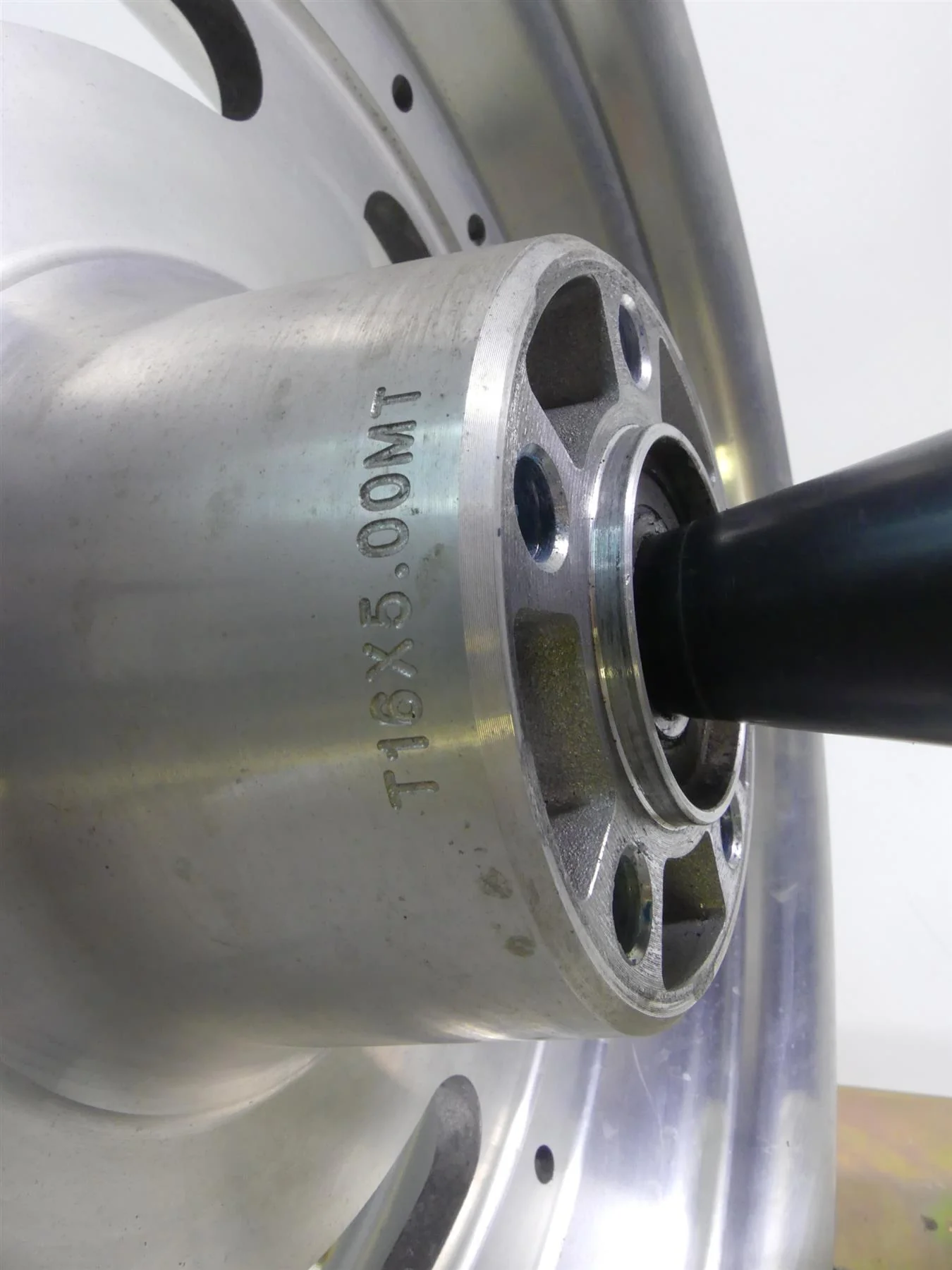 2009 Harley FXDF Dyna Fat Bob Straight Rear Slot Wheel Rim 16x5 40900179 - Image 7