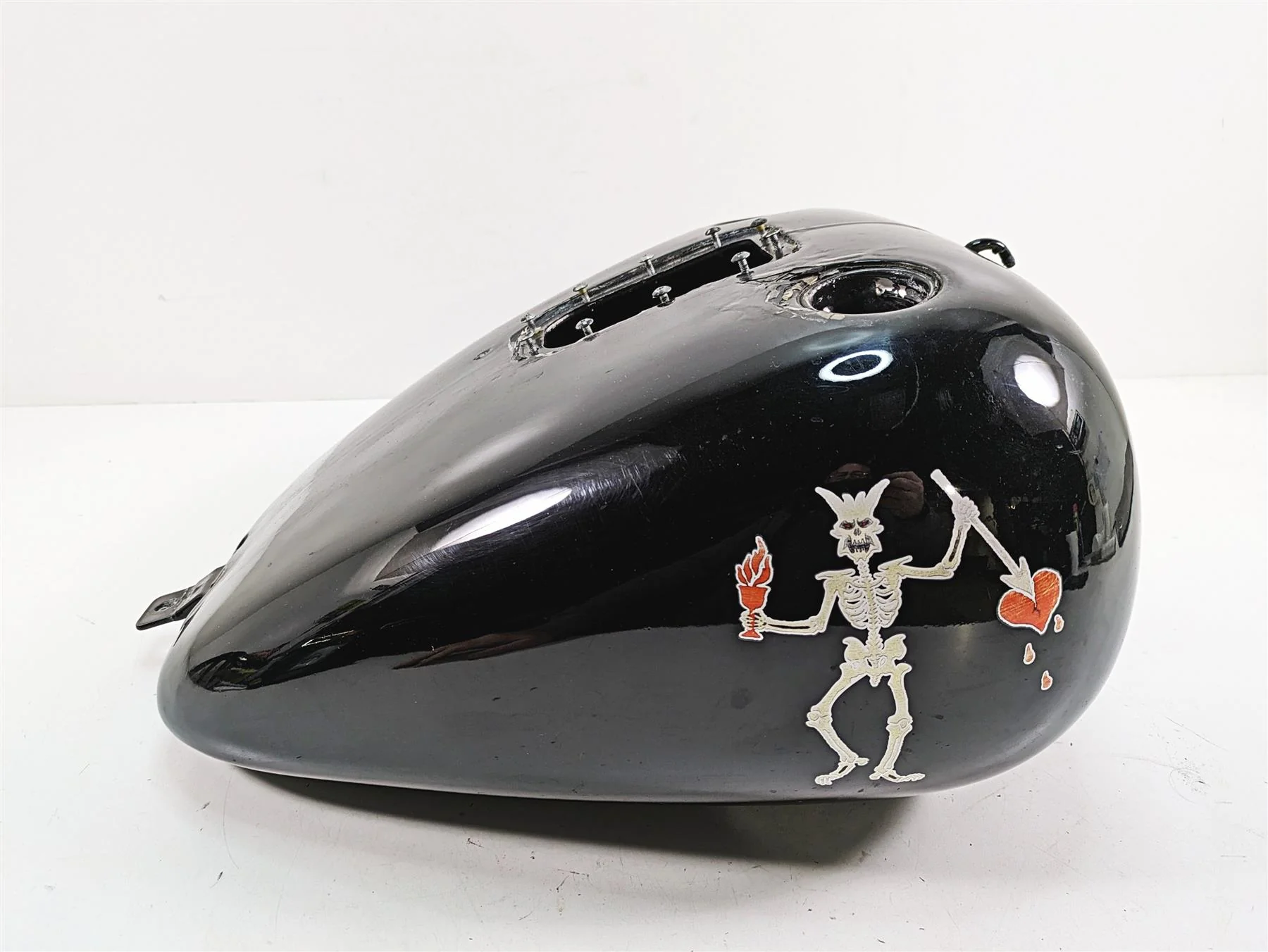 2009 Harley Softail FLSTSB Cross Bones Fuel Gas Petrol Tank -Read 61000800 - Image 3