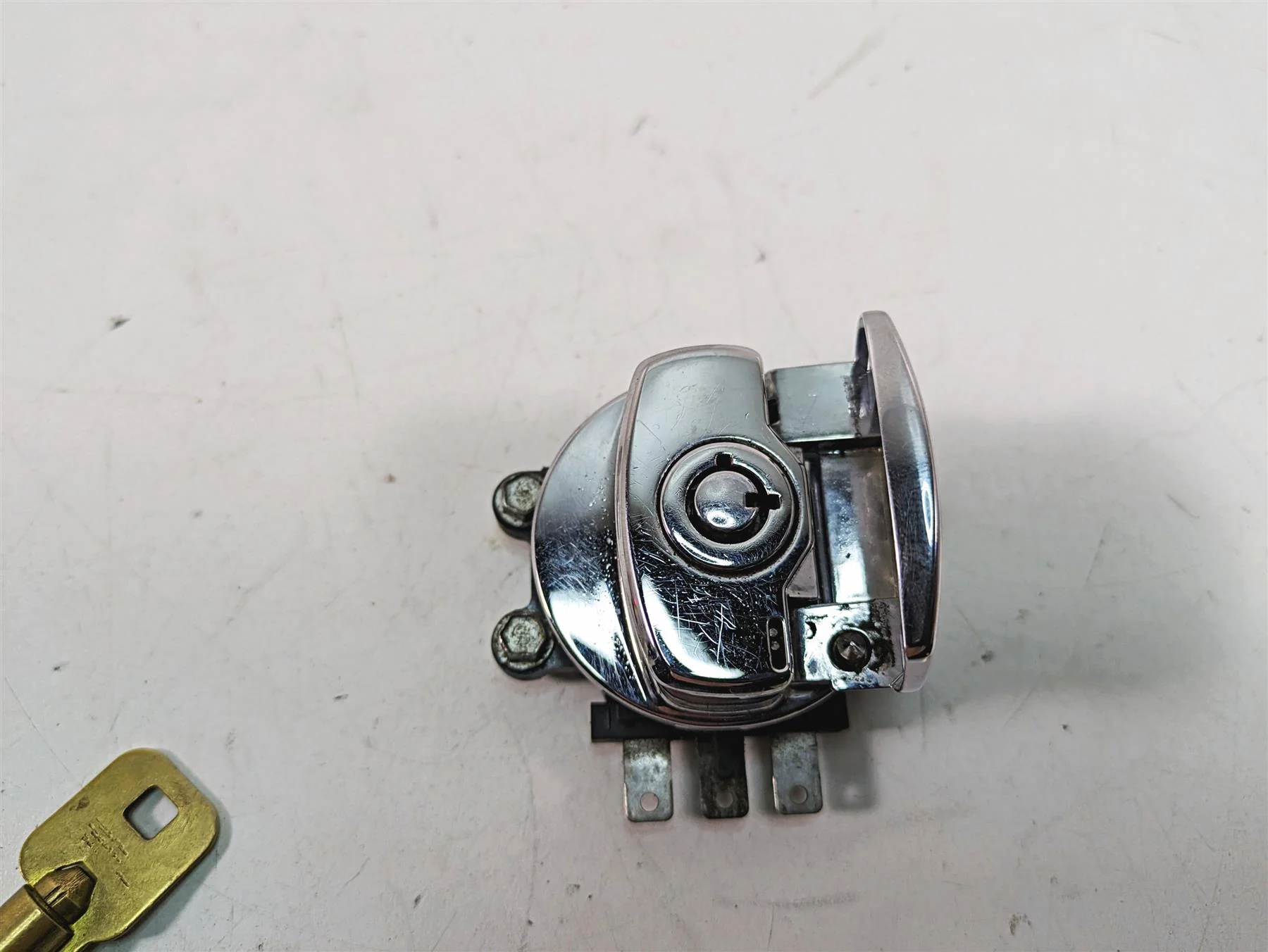 2009 Harley Softail FLSTSB Cross Bones Ignition Switch Steerin Key Lock 71450-04 - Image 11