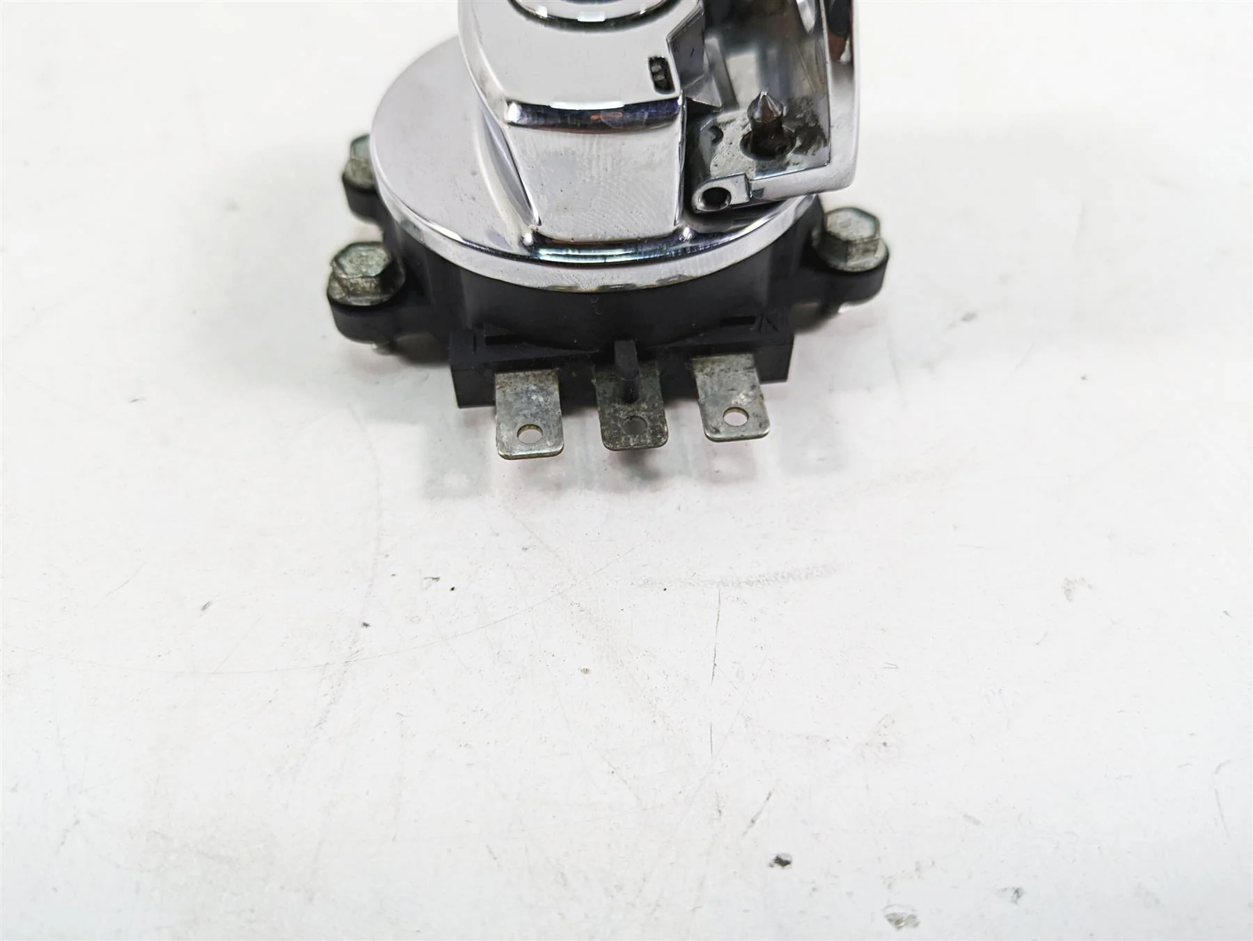 2009 Harley Softail FLSTSB Cross Bones Ignition Switch Steerin Key Lock 71450-04 - Image 3