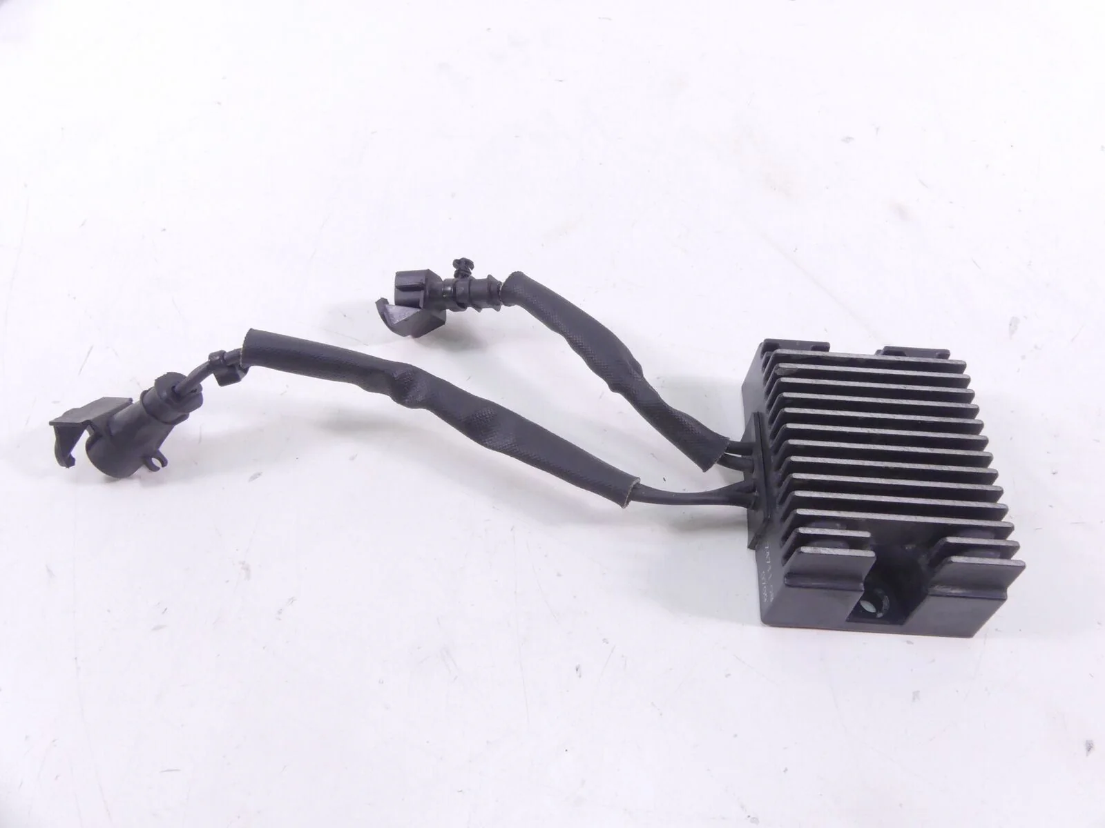 2009 Harley Sportster XR1200 Rectifier Voltage Regulator 74711-08 - Image 2