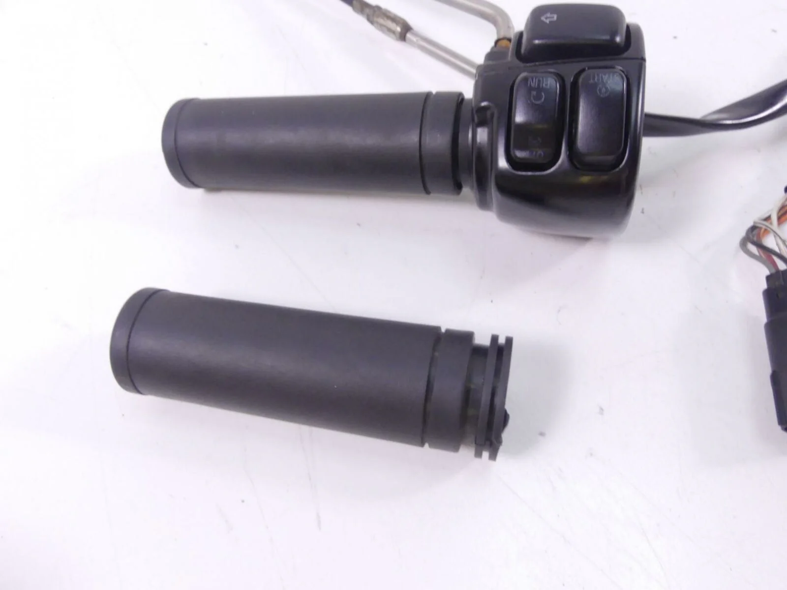 2009 Harley Sportster XR1200 Right Start Kill Control Switch Throttle 71684-06A - Image 8