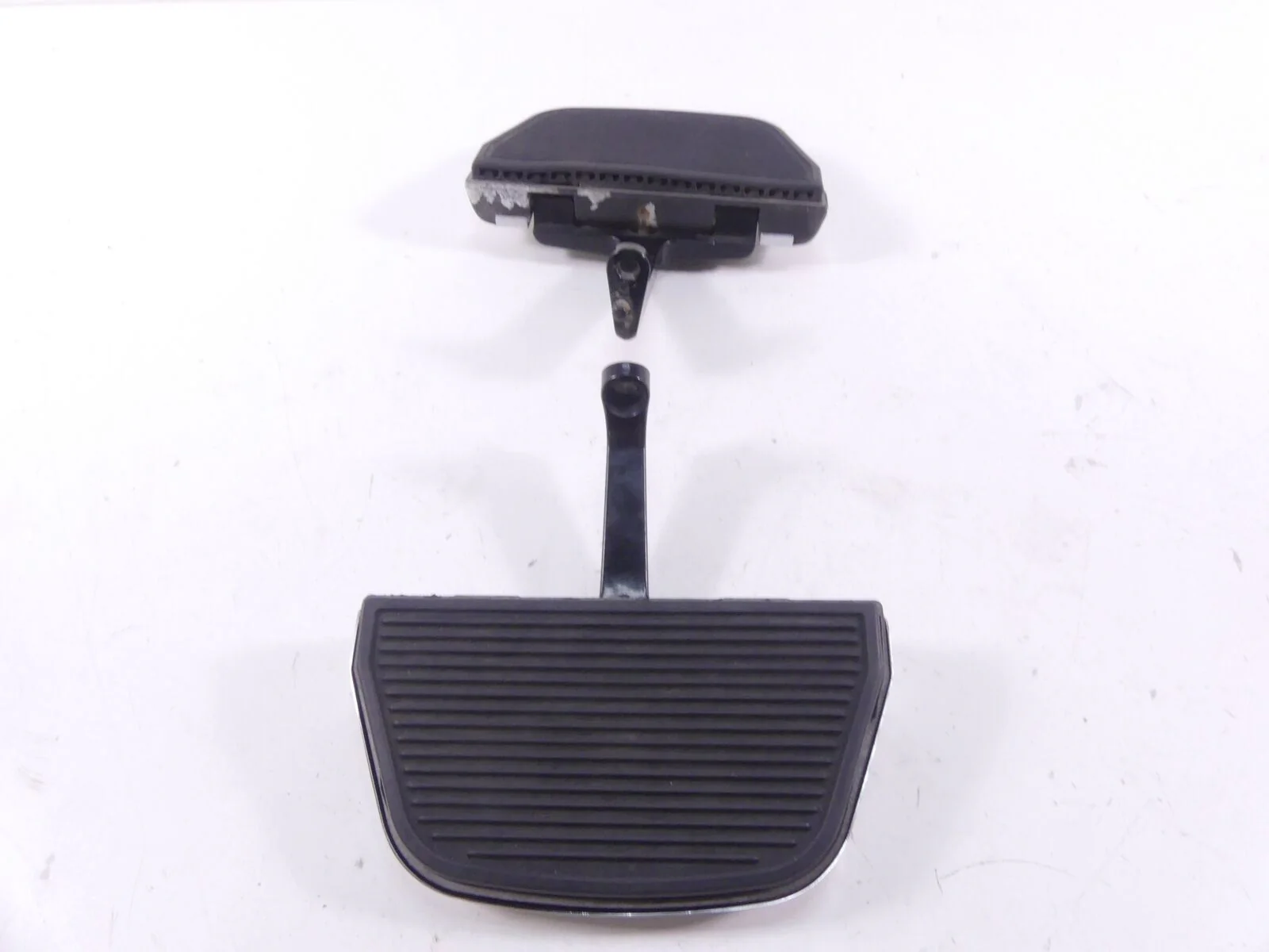 2009 Harley Touring FLHRC Road King Rear Passenger Floor Board Set 52719-93B - Image 2