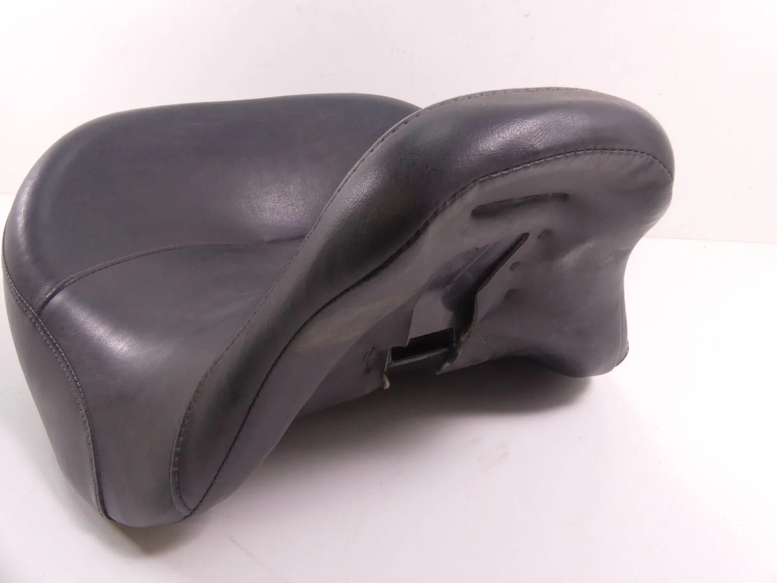 2009 Harley Touring FLHTCU Electra Glide Dual Driver Seat Saddle Low 52164-09B - Image 5
