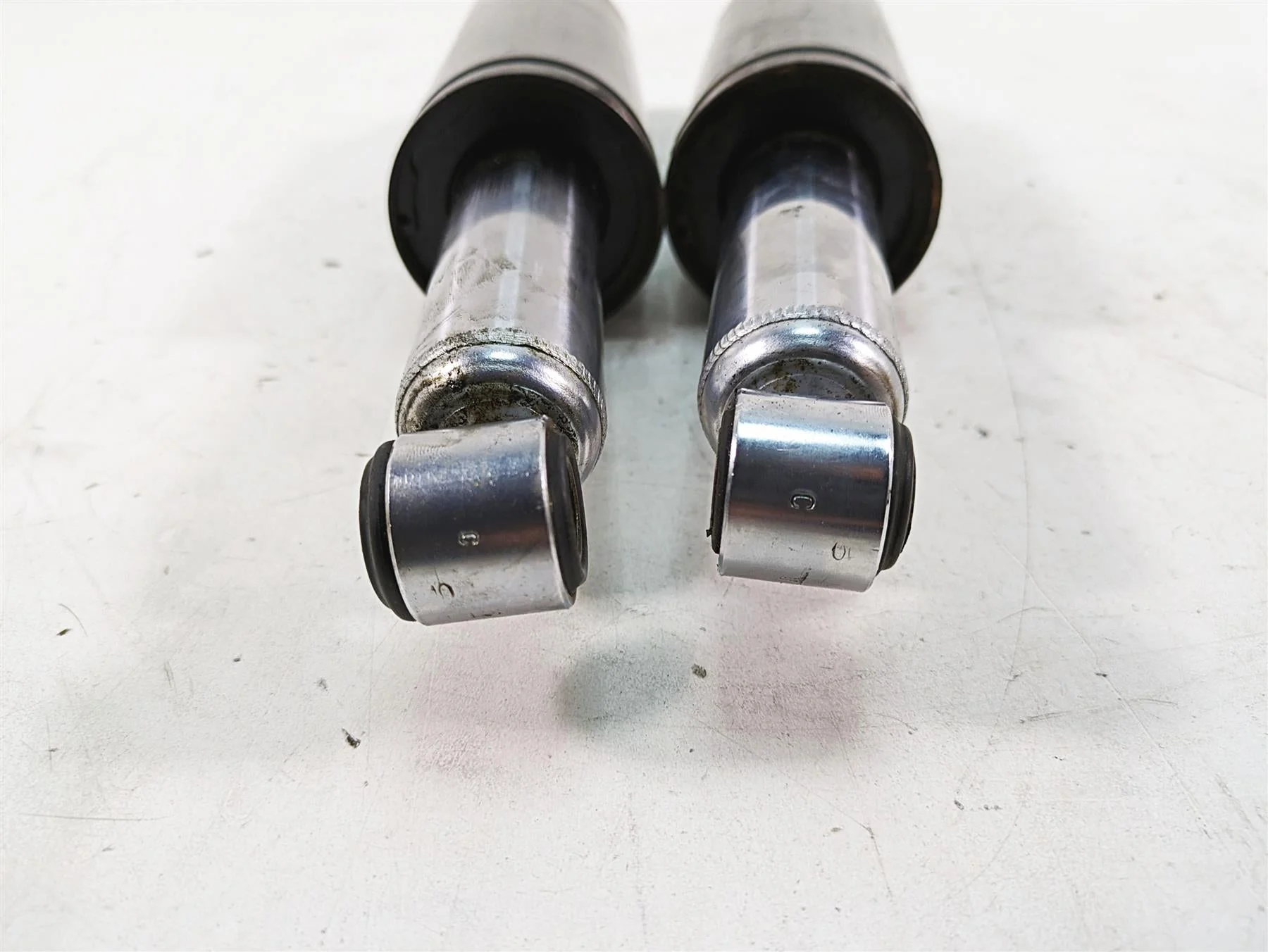 2009 Harley Touring FLHTCU Electra Glide Rear Air Shock Damper Set READ 54565-97 - Image 11