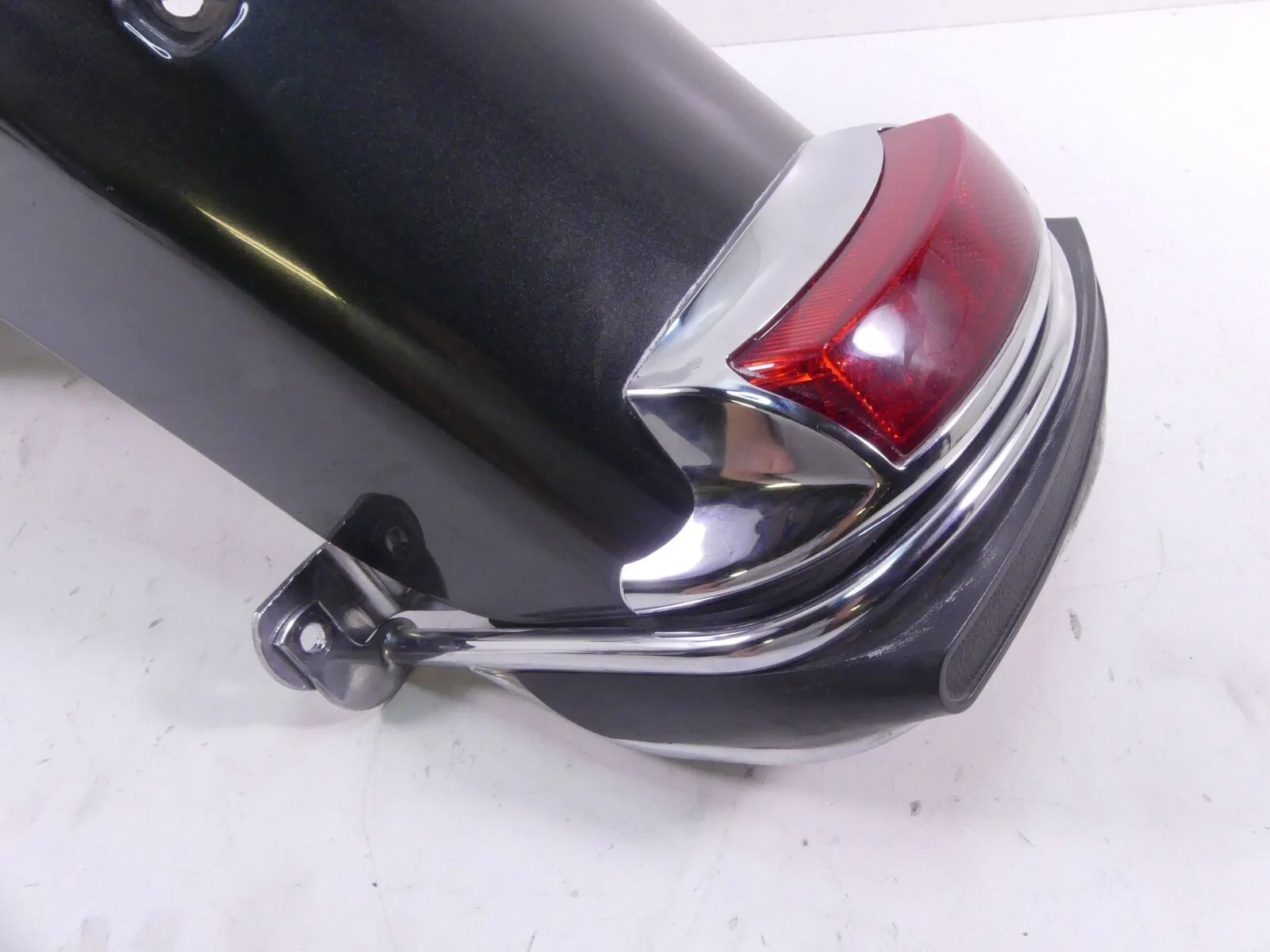 2009 Harley Touring FLHTCU Electra Glide Rear Fender Mud Guard + Bumper 59579-09 - Image 4