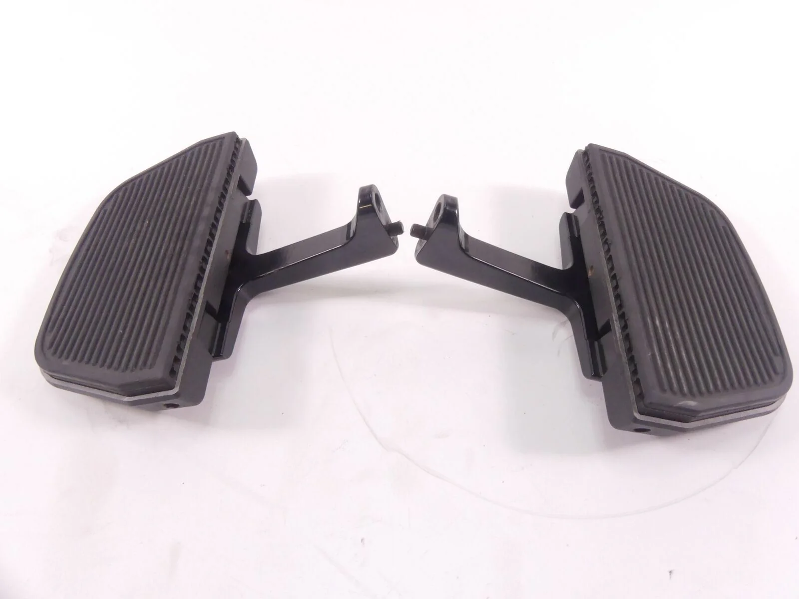 2009 Harley Touring FLHTCU Electra Glide Rear Passenger Floor Board Set 52719-93