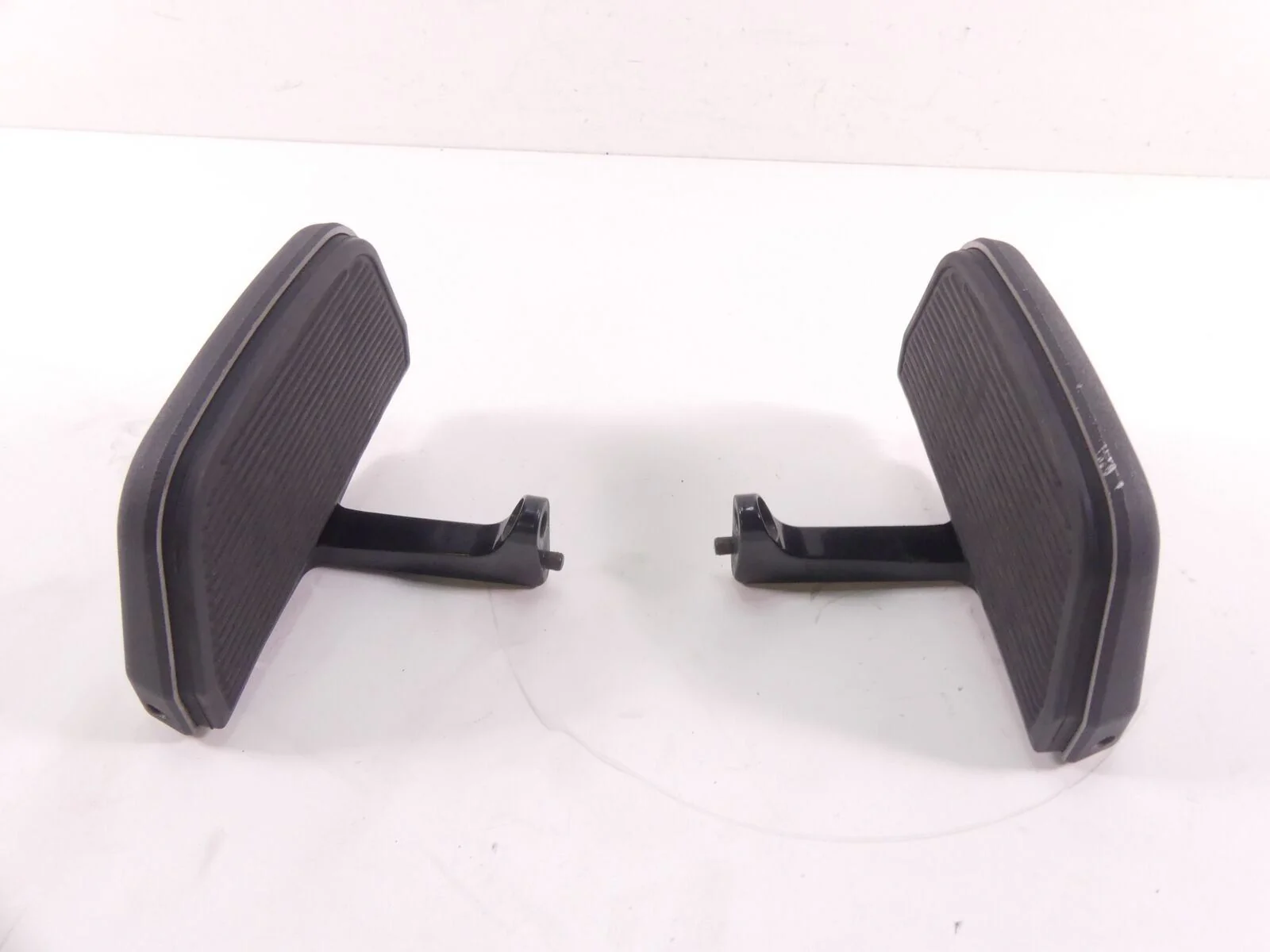2009 Harley Touring FLHTCU Electra Glide Rear Passenger Floor Board Set 52719-93 - Image 5