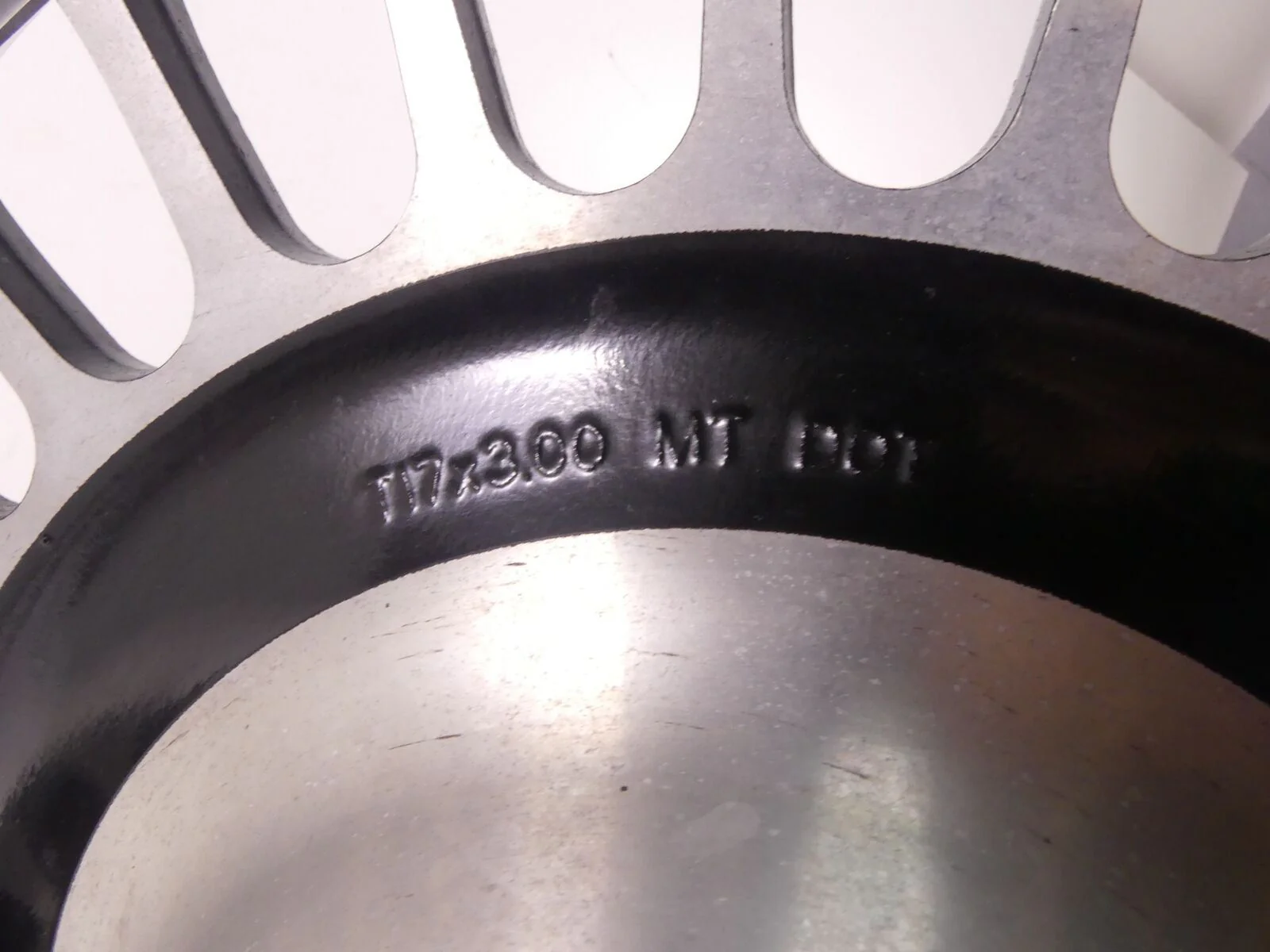 2009 Harley Touring FLHTCU Electra Glide Straight Front Cast Wheel 17x3 43300161 - Image 11
