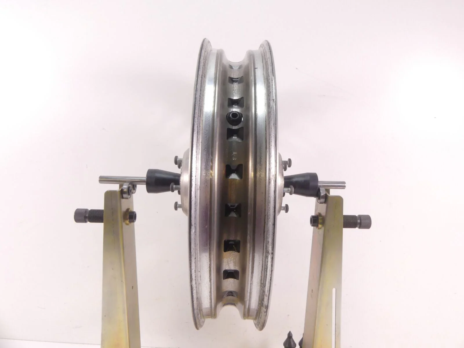 2009 Harley Touring FLHTCU Electra Glide Straight Front Cast Wheel 17x3 43300161 - Image 2
