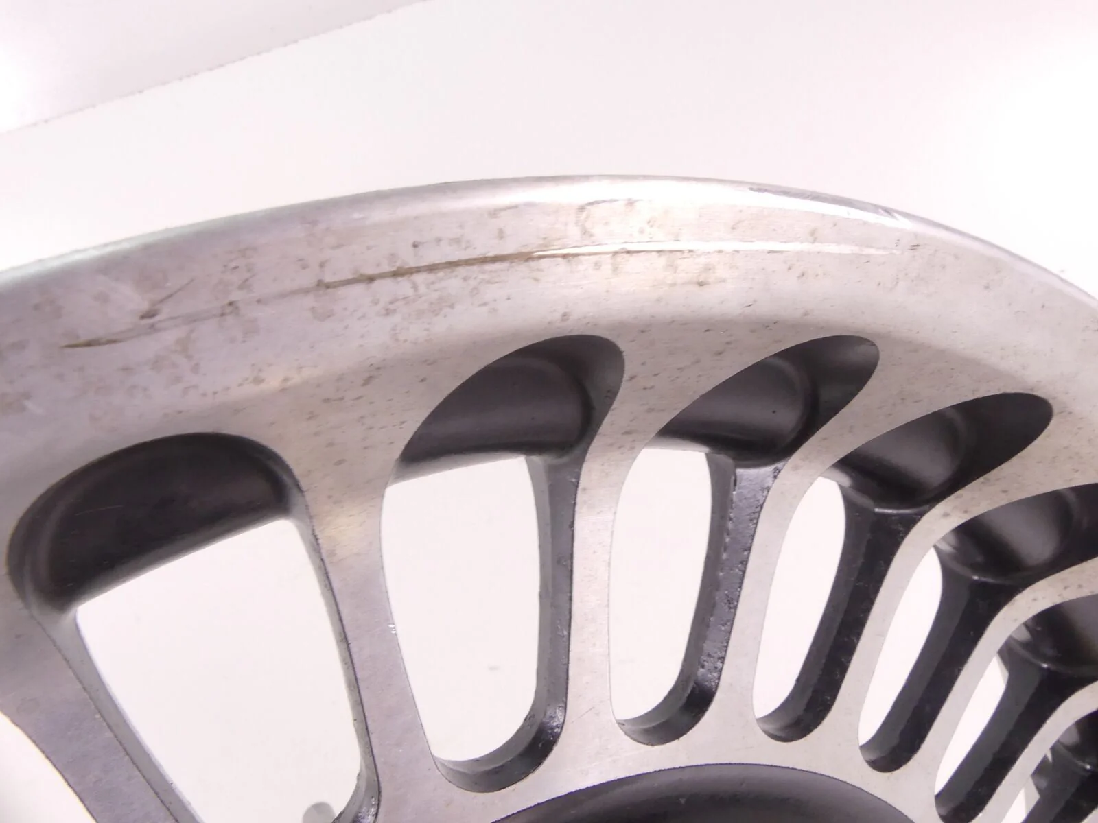 2009 Harley Touring FLHTCU Electra Glide Straight Front Cast Wheel 17x3 43300161 - Image 8