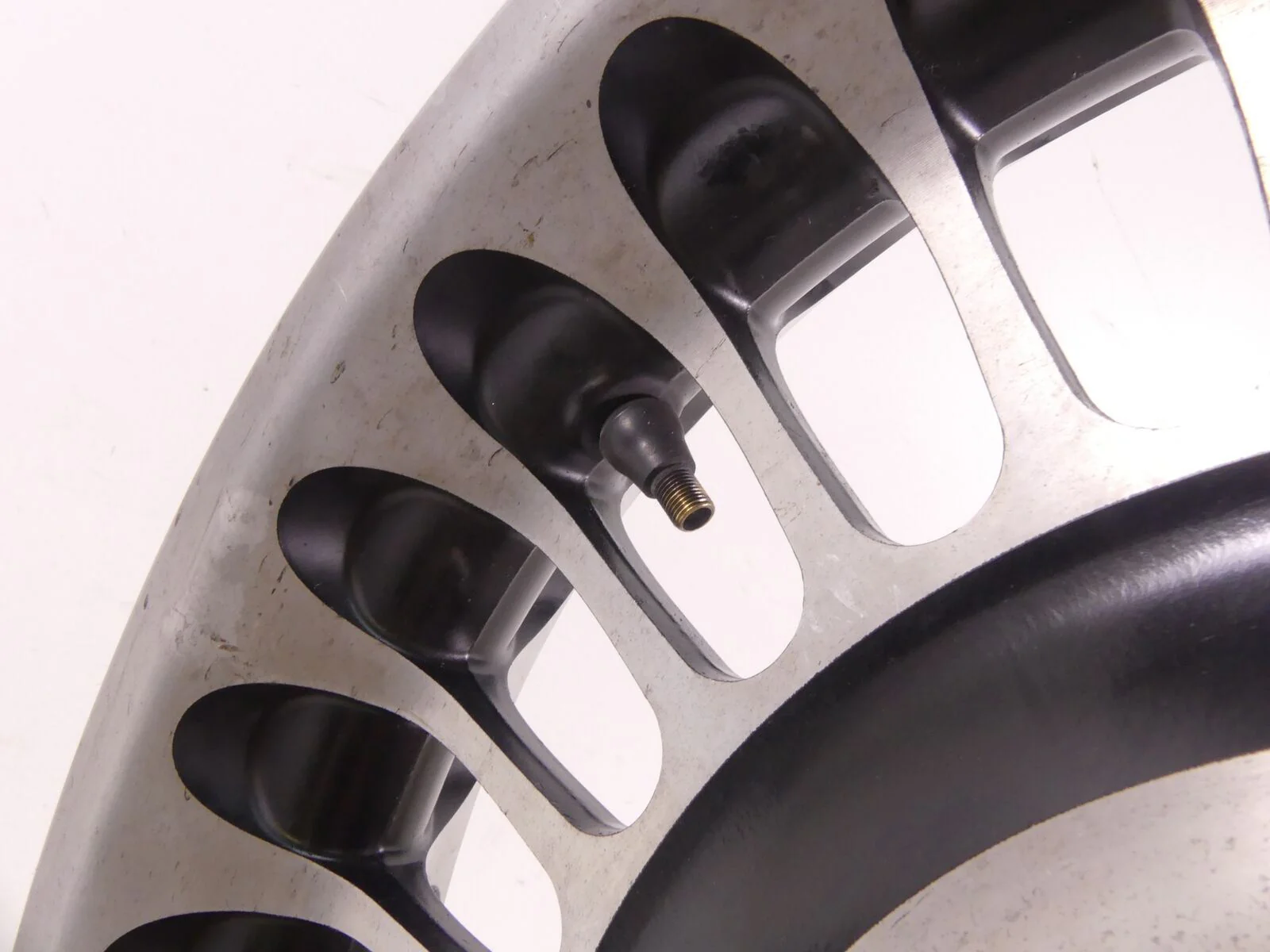 2009 Harley Touring FLHTCU Electra Glide Straight Front Cast Wheel 17x3 43300161 - Image 9