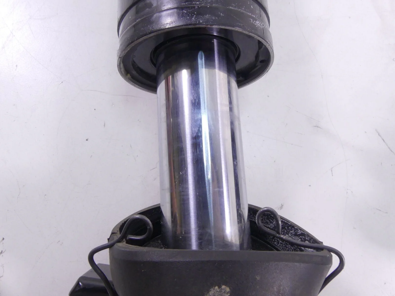 2009 Harley Touring FLHTCU Electra Glide Straight Rear 13" Shock Set 54565-09 - Image 10